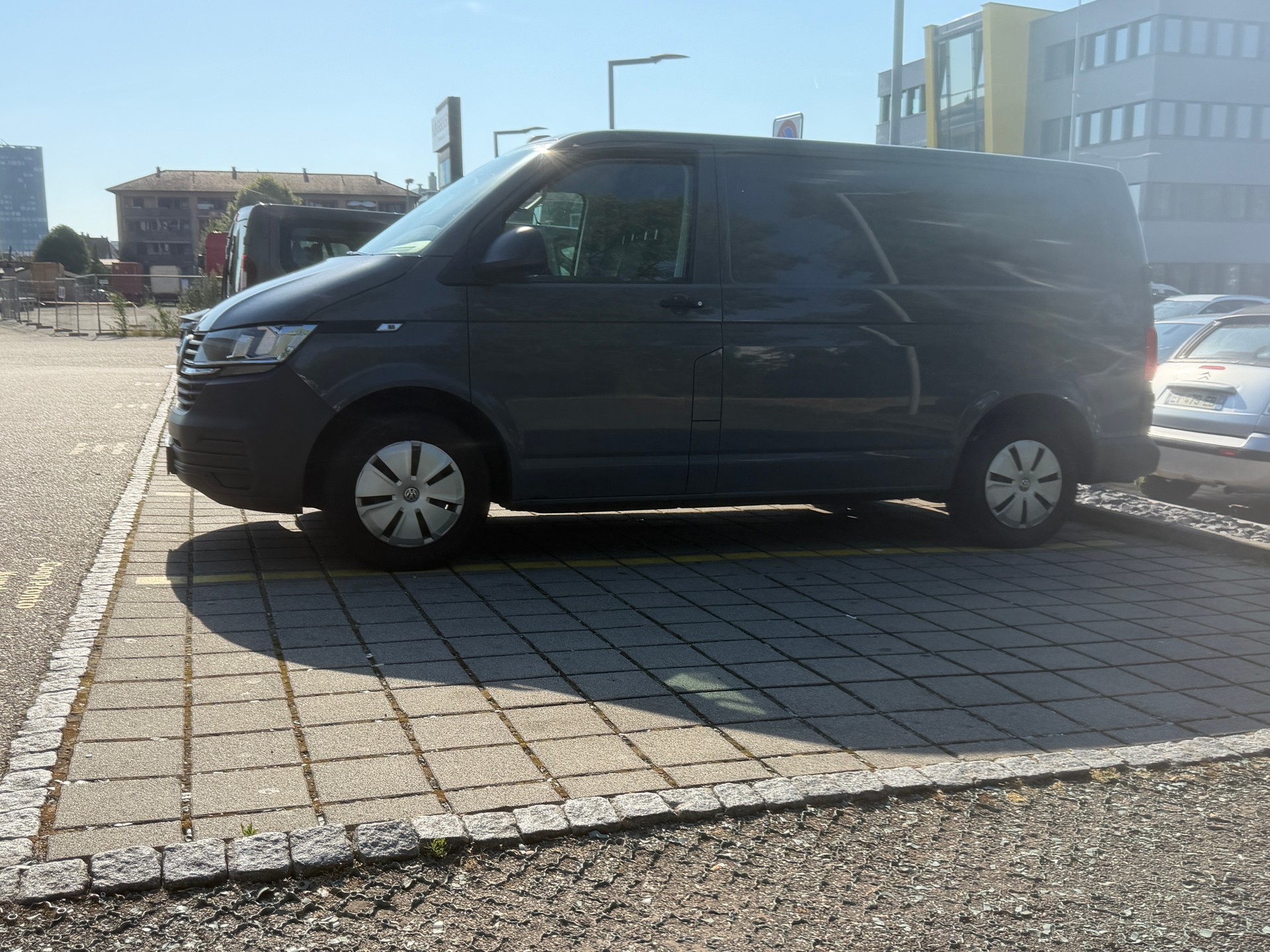 VW T6.1 2.0 TDI-image-1