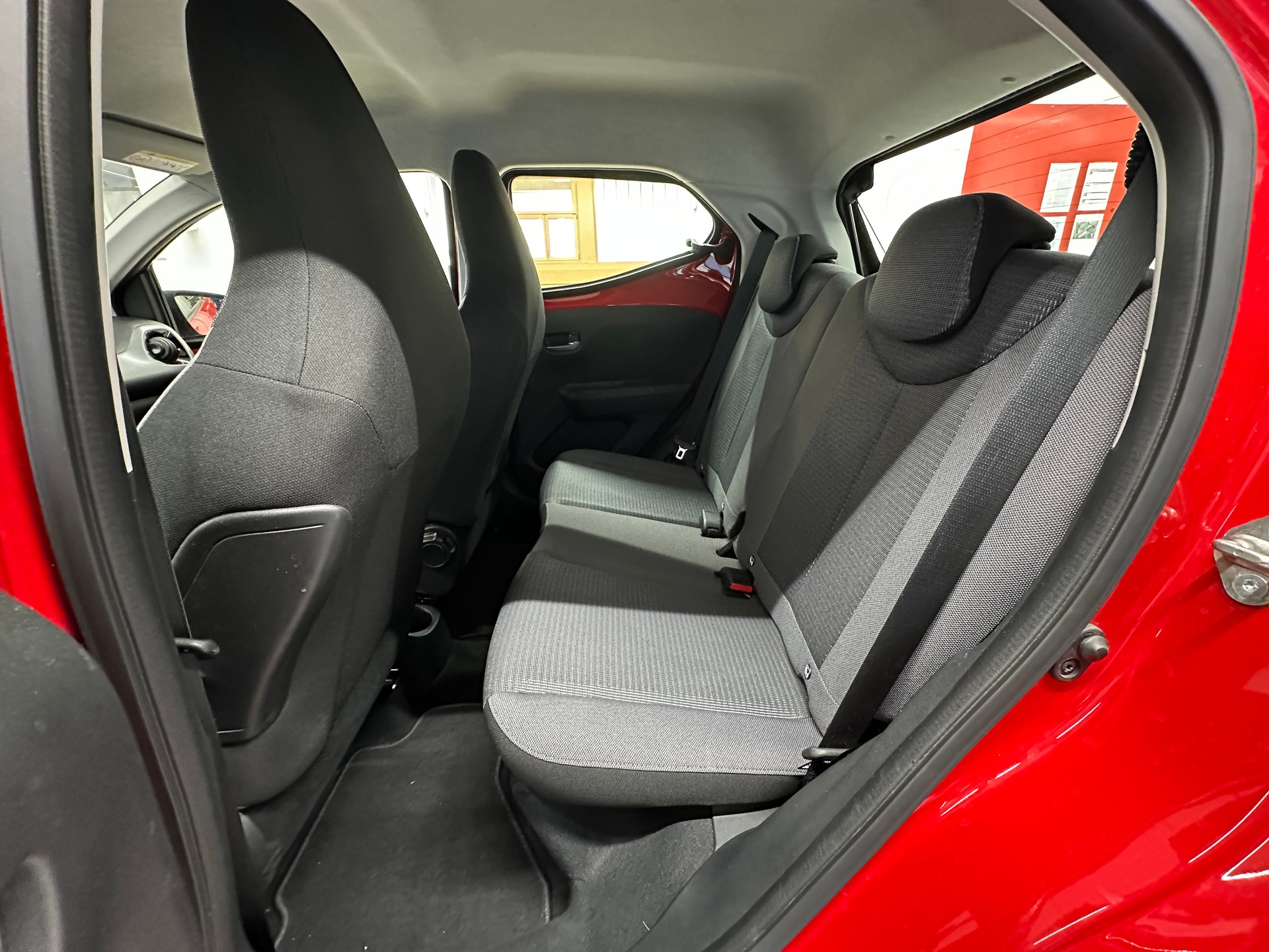 TOYOTA Aygo 1.0 VVT-i x-play-image-8