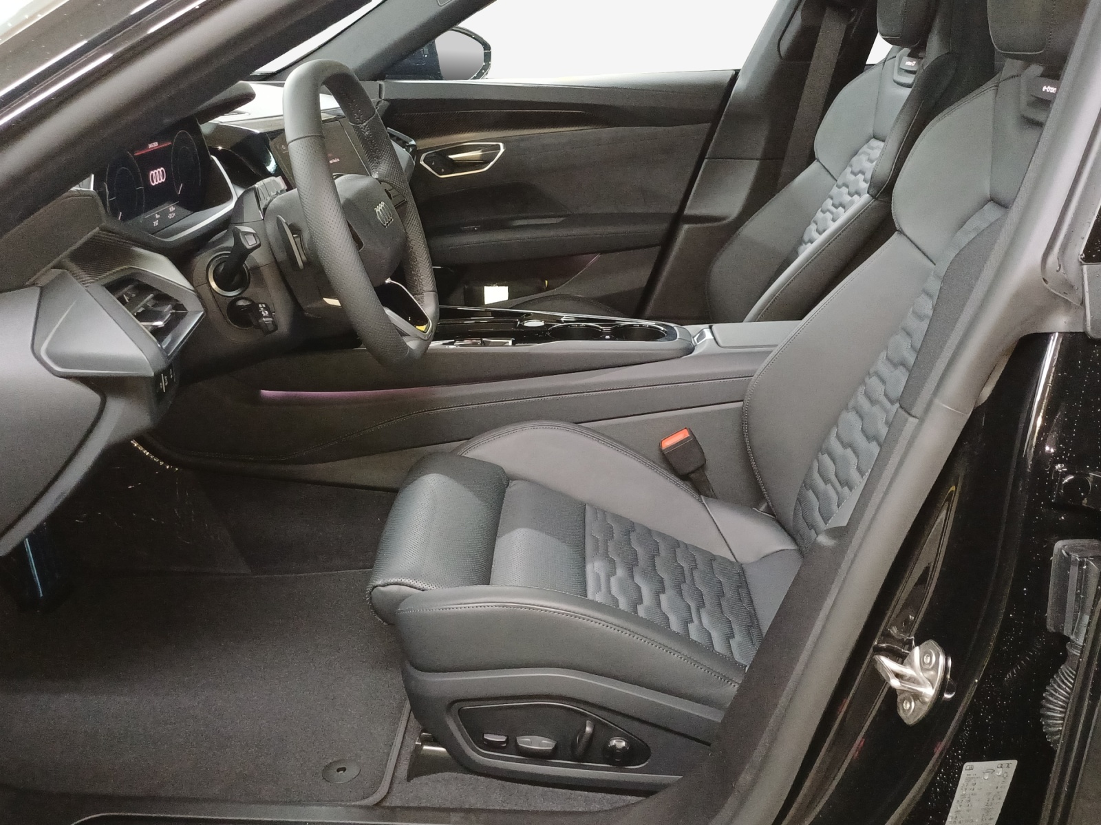 AUDI e-tron GT quattro-image-7