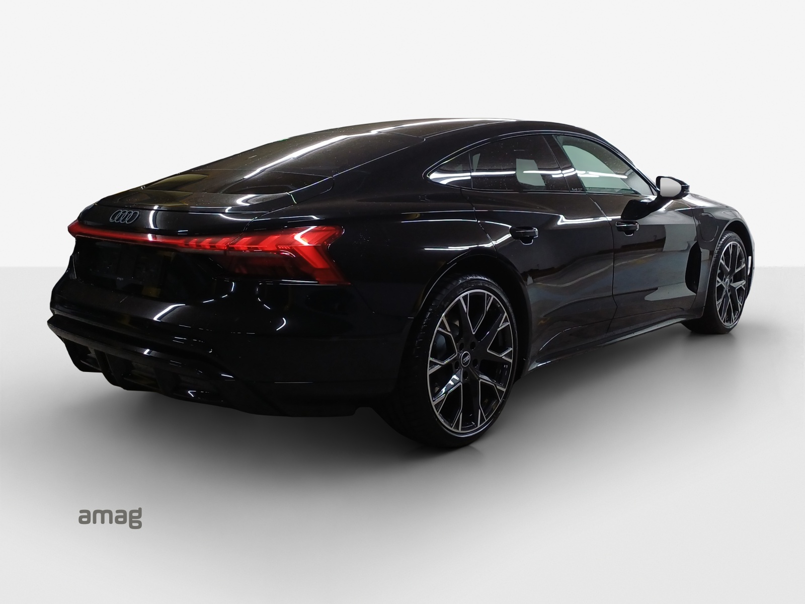 AUDI e-tron GT quattro-image-4