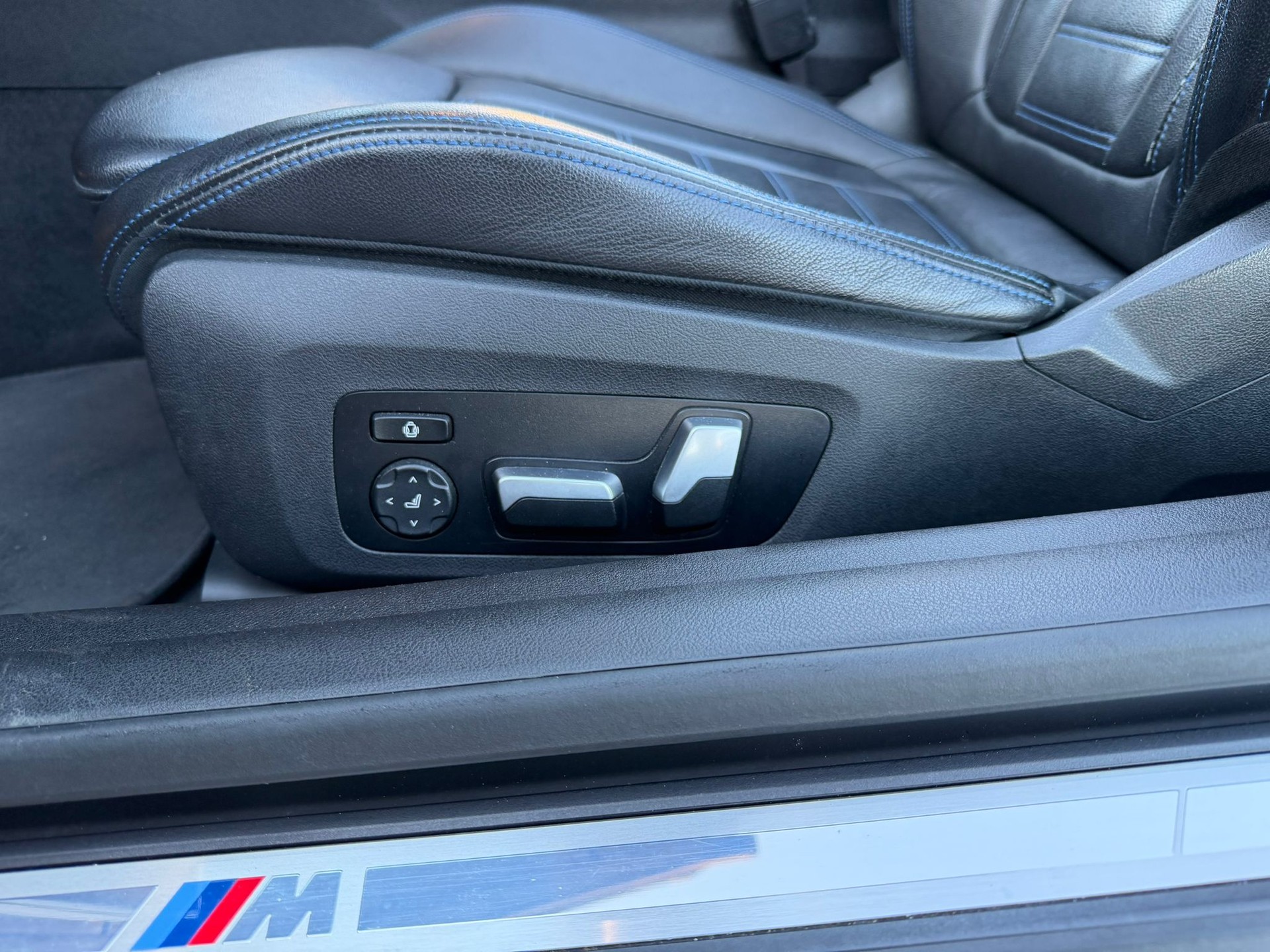 BMW M440i xDrive 48V Cabriolet Steptronic M couleur special matte-image-14