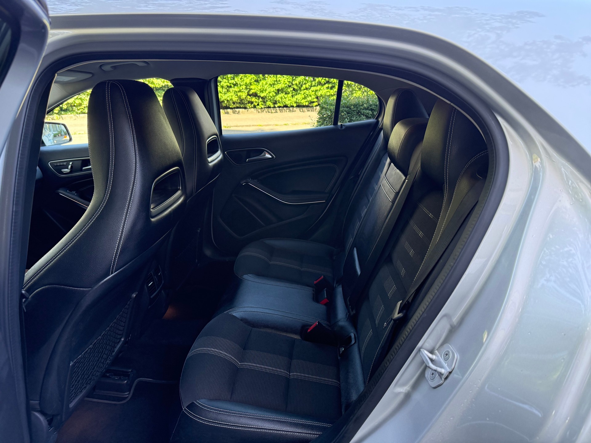 MERCEDES-BENZ GLA 200 CDI Style 7G-DCT-image-9