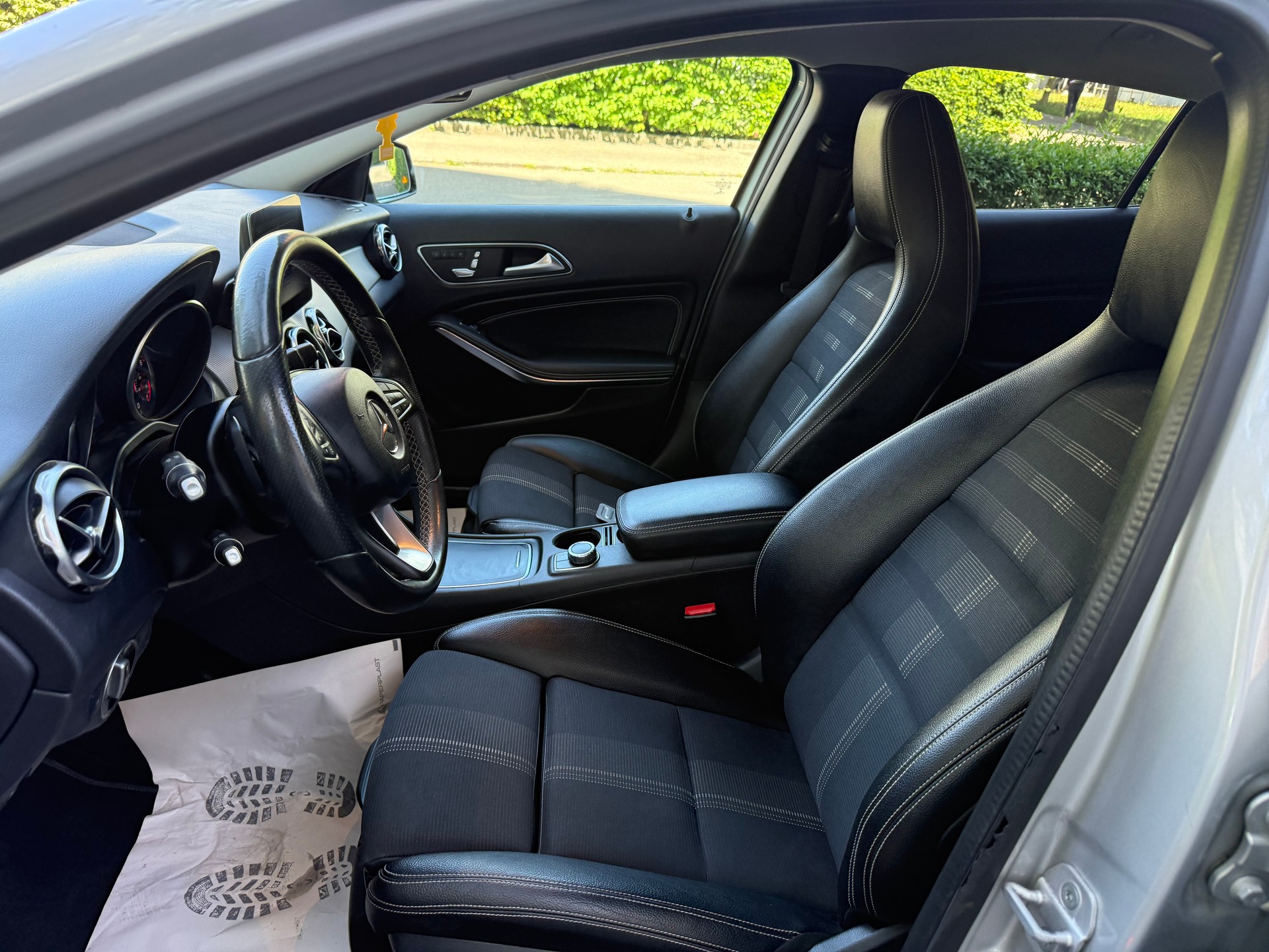 MERCEDES-BENZ GLA 200 CDI Style 7G-DCT-image-6