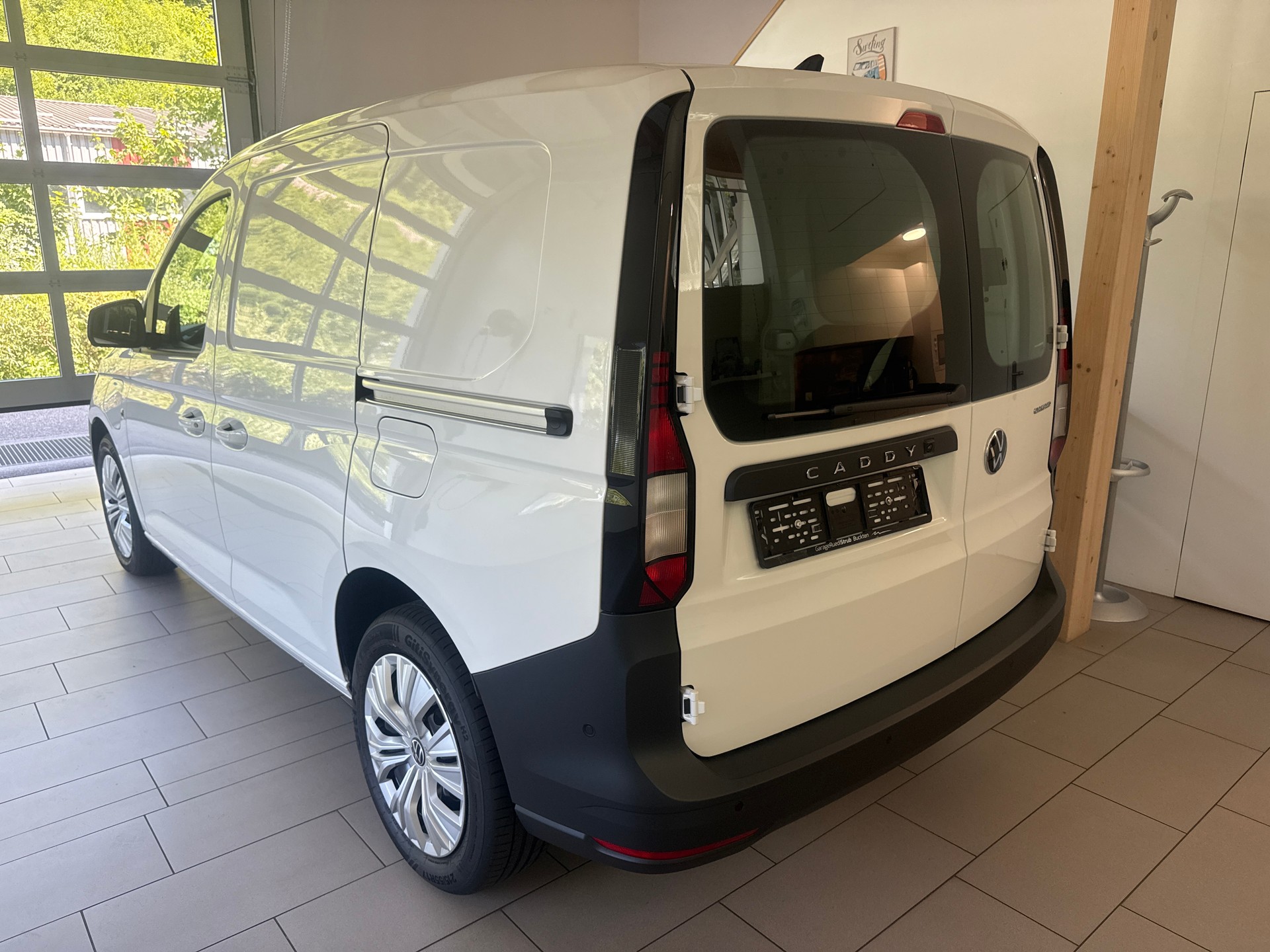 VW Caddy Cargo En 1.5eHyb 150 DSG 1500ccm 150PS/110kW 4 Zylinder TSI eHybrid Benzin / elektrisch-image-2