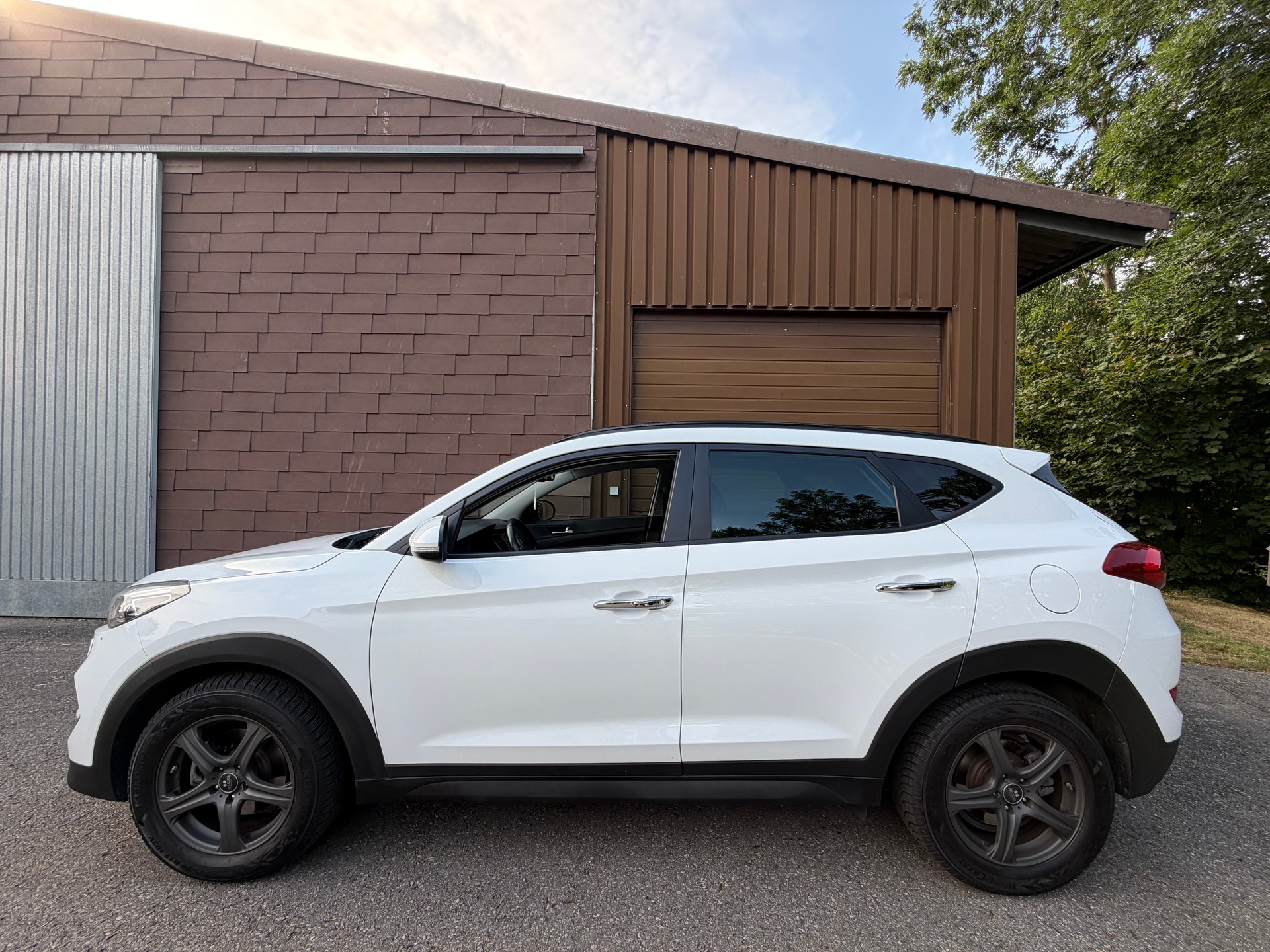 HYUNDAI Tucson 2.0 CRDI Vertex 4WD Automatic-image-3