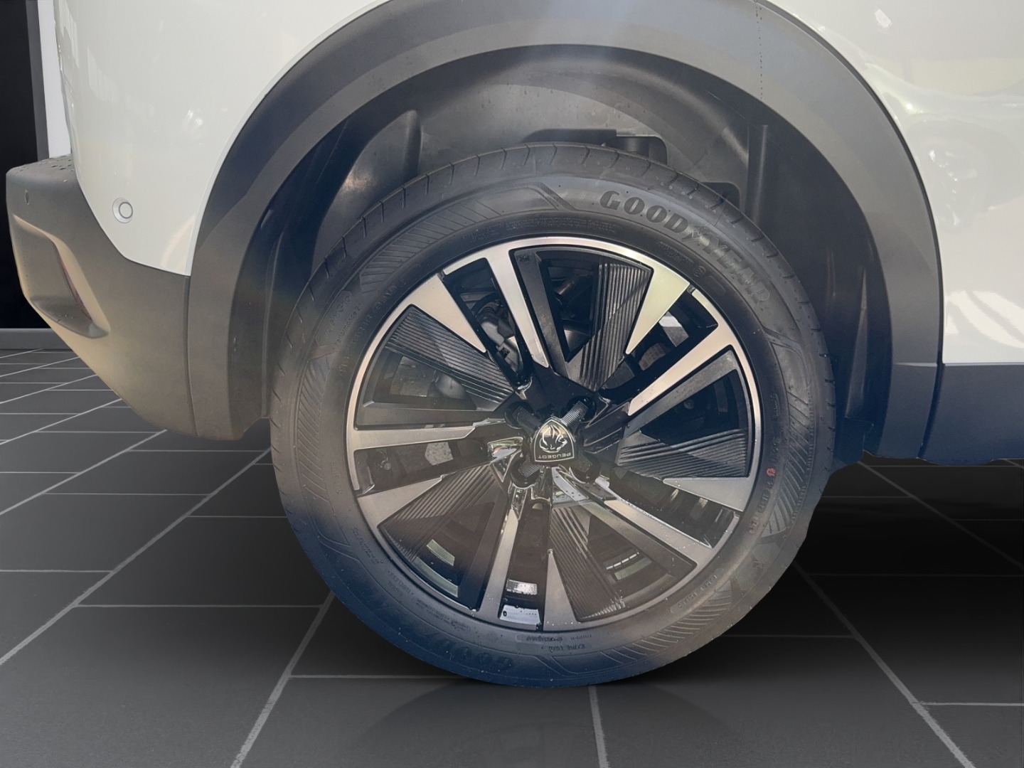 PEUGEOT 2008 NEW 1.2 Hybrid 145 GT-image-9