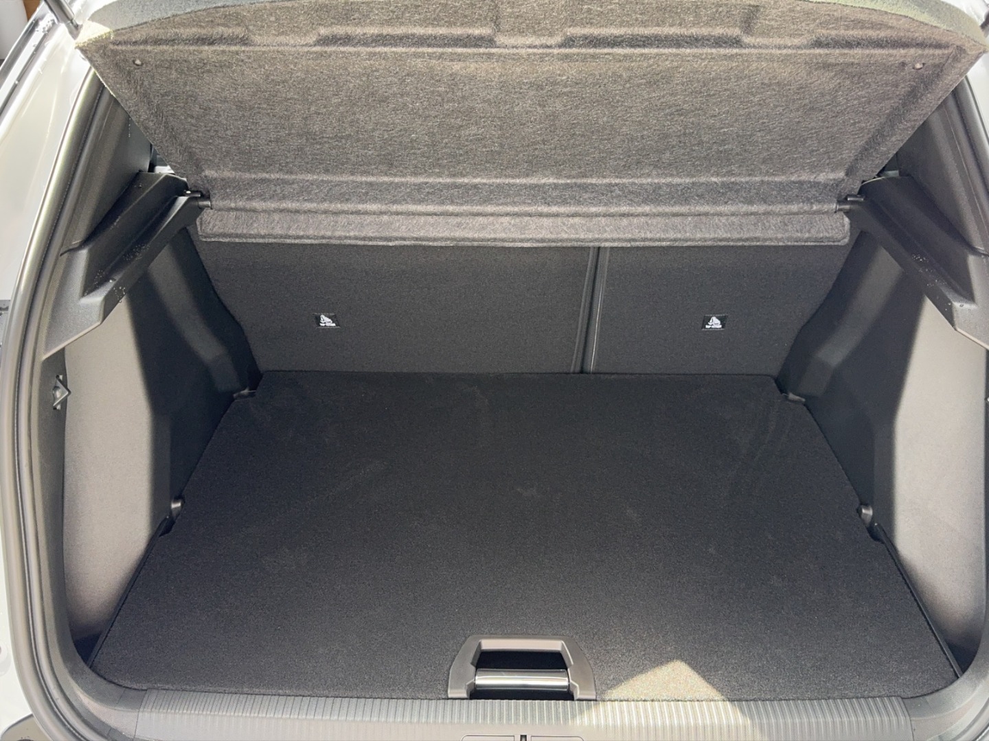 PEUGEOT 2008 NEW 1.2 Hybrid 145 GT-image-8