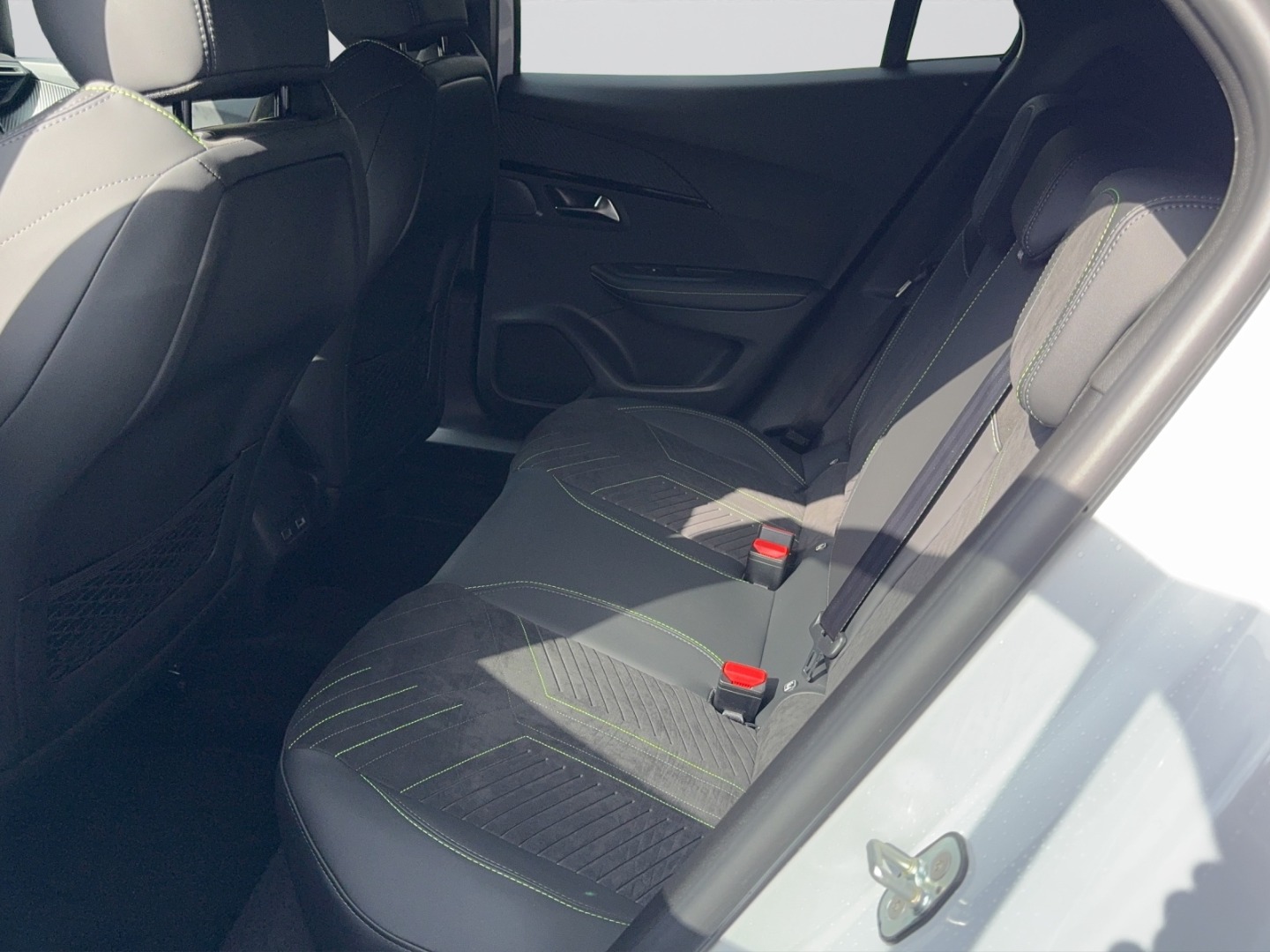 PEUGEOT 2008 NEW 1.2 Hybrid 145 GT-image-7