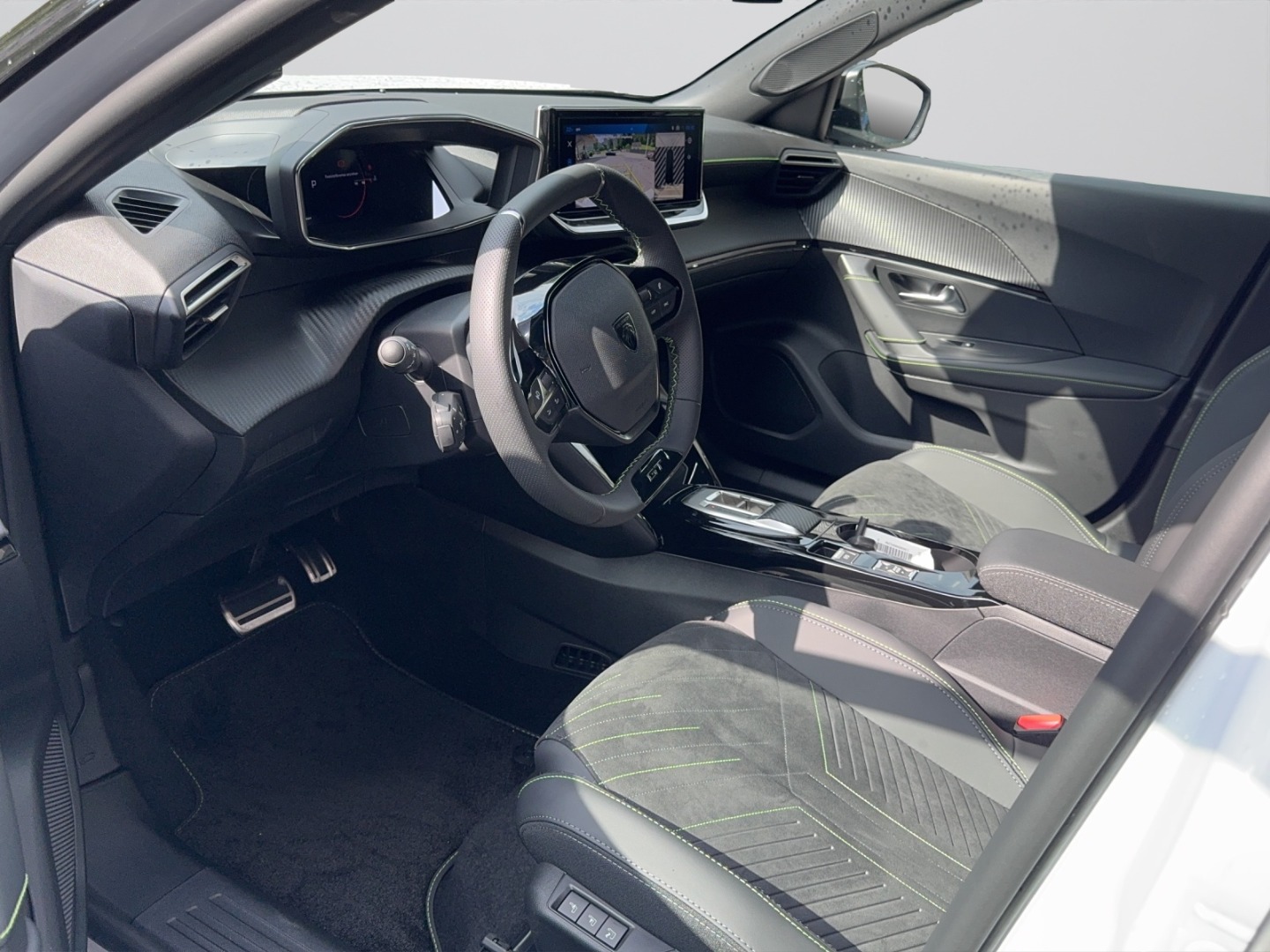 PEUGEOT 2008 NEW 1.2 Hybrid 145 GT-image-4