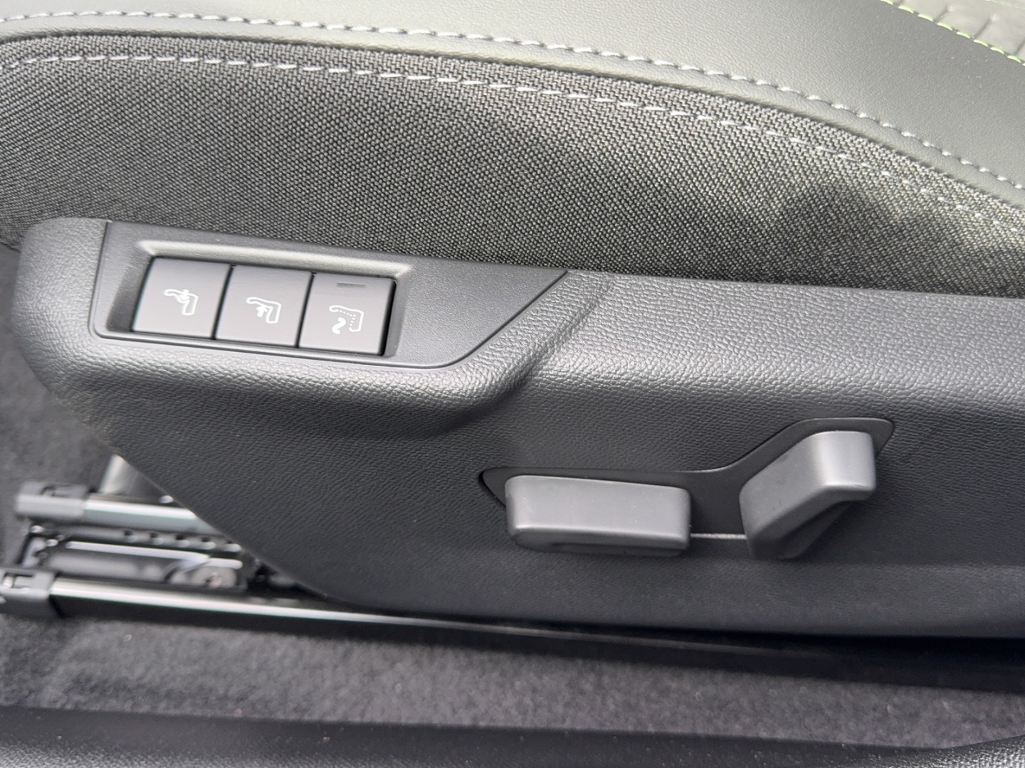 PEUGEOT 2008 NEW 1.2 Hybrid 145 GT-image-10