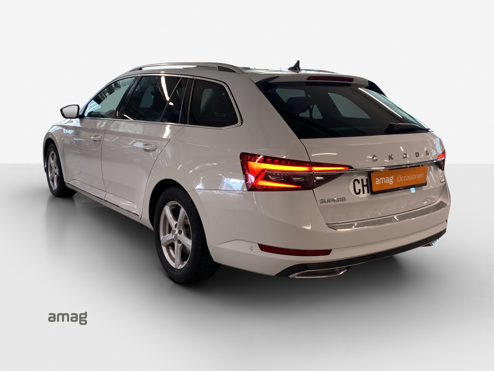 SKODA Superb Combi 2.0 TDi L&K 4x4 DSG-showroom-element-2