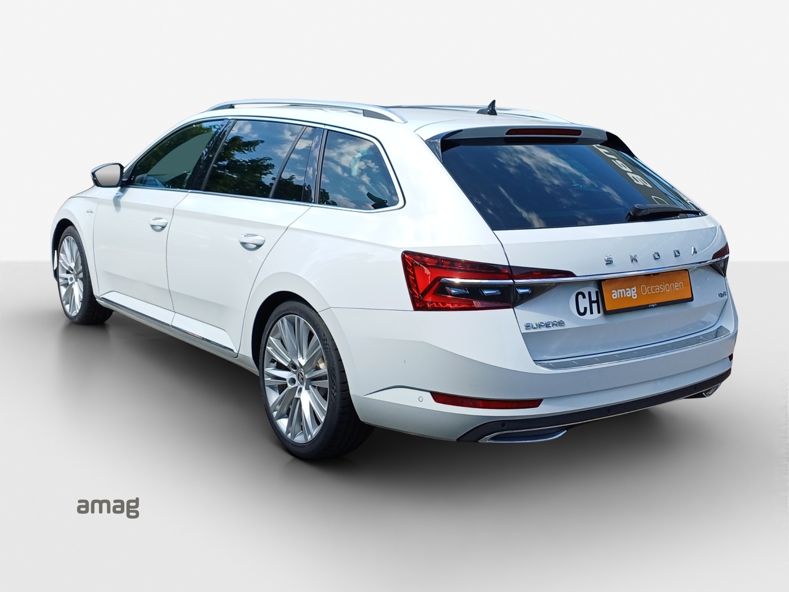 SKODA Superb Combi 2.0 TDi L&K 4x4 DSG-image-2