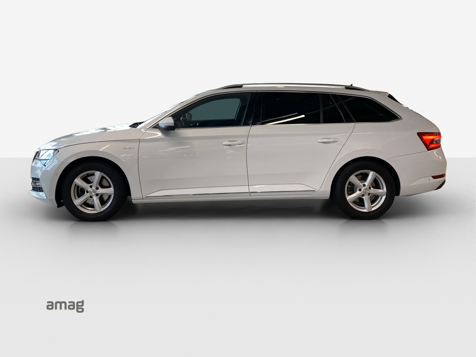 SKODA Superb Combi 2.0 TDi L&K 4x4 DSG-showroom-element-1