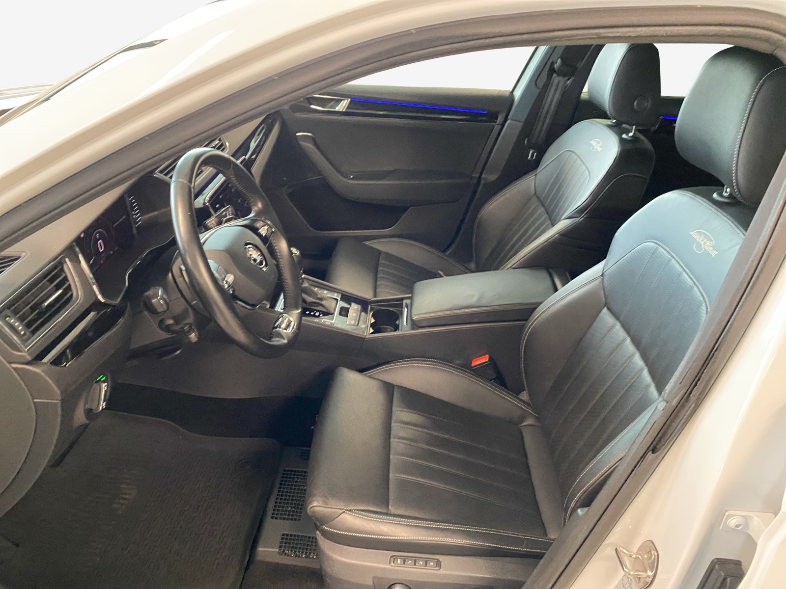 SKODA Superb Combi 2.0 TDi L&K 4x4 DSG-image-7
