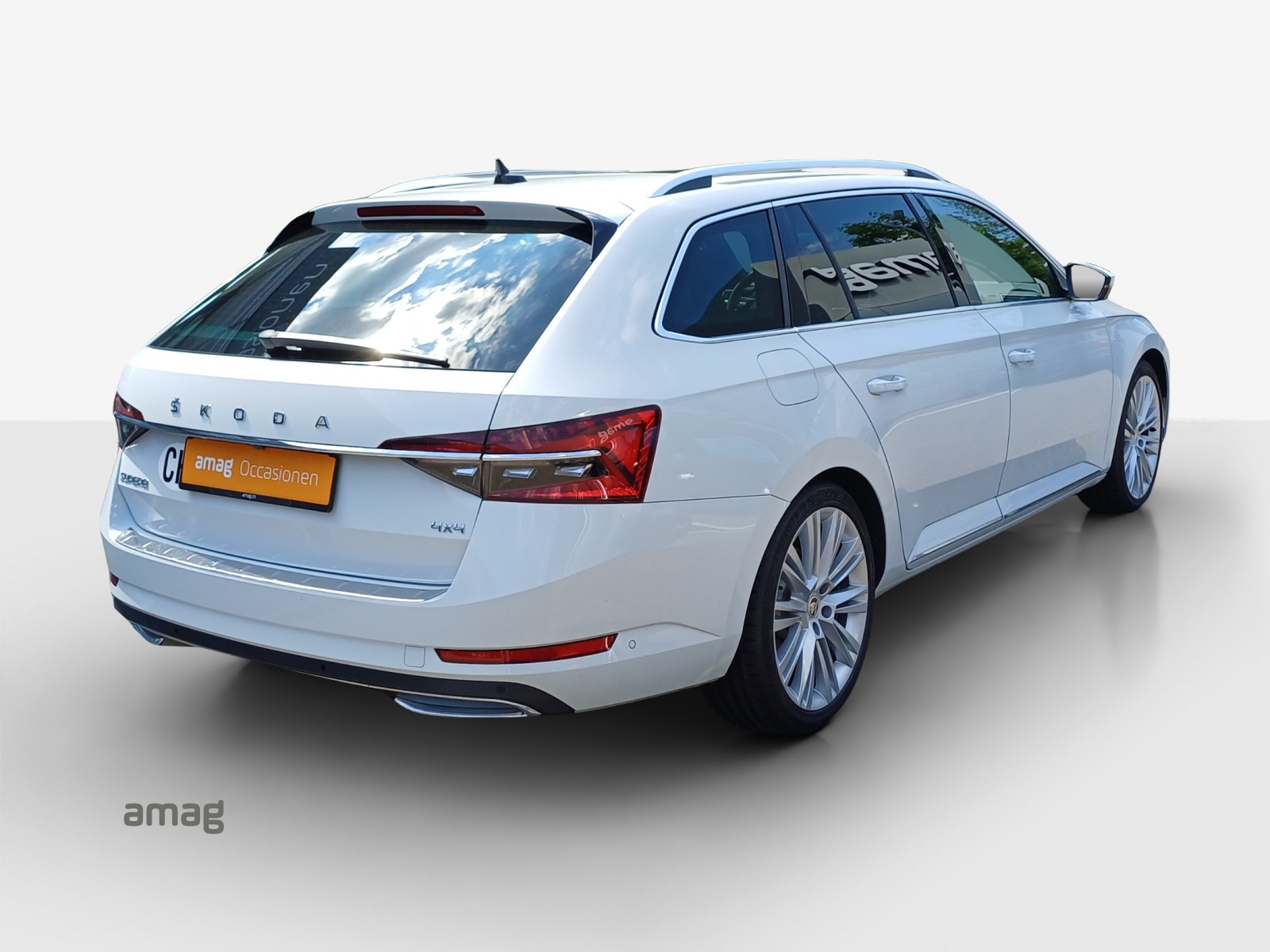 SKODA Superb Combi 2.0 TDi L&K 4x4 DSG-image-4