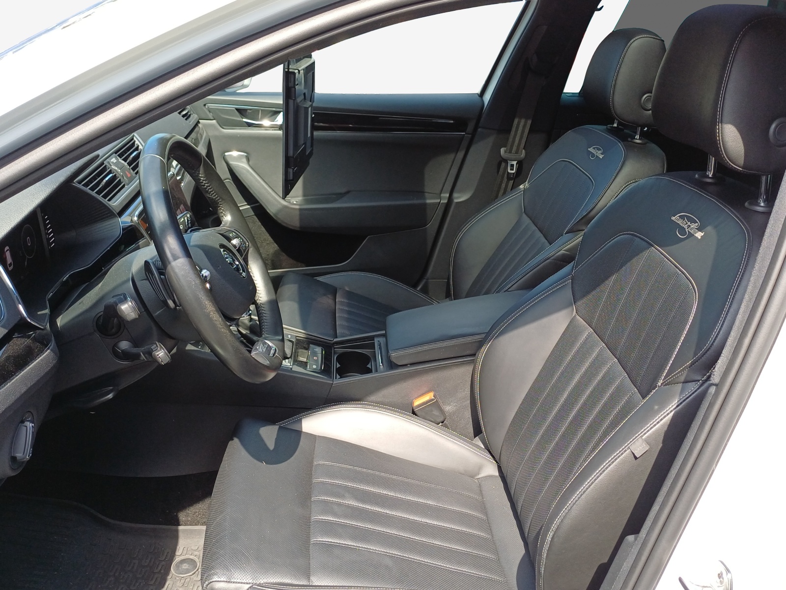 SKODA Superb Combi 2.0 TDi L&K 4x4 DSG-image-7