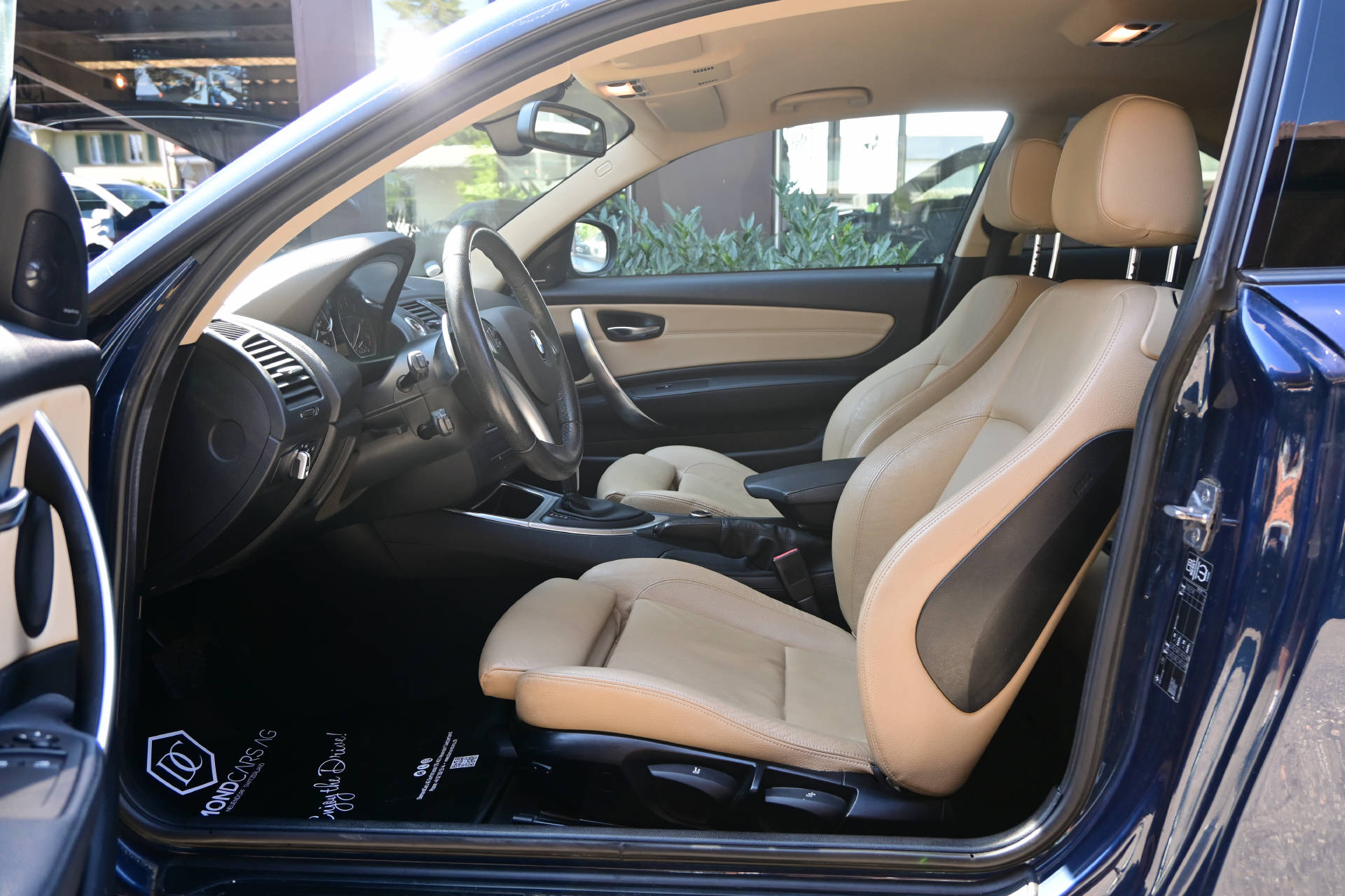 BMW 120i Coupé **M-Sport**-image-10