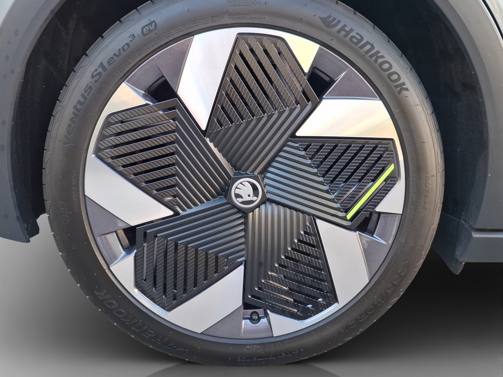 SKODA Elroq RS 4x4-image-13