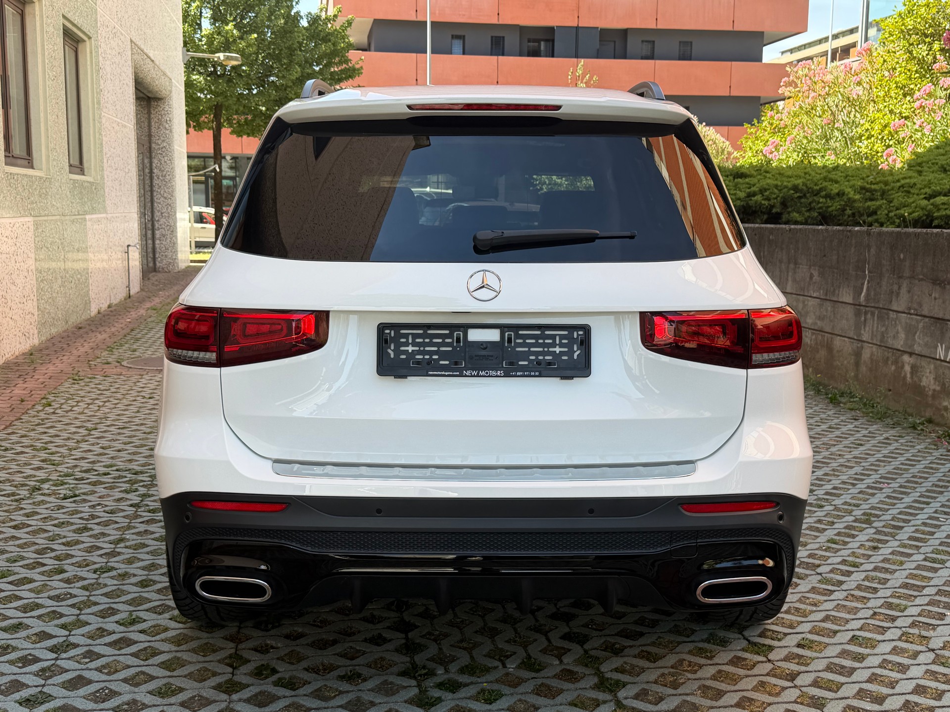 MERCEDES-BENZ GLB 200 AMG Line 7G-Tronic-image-6