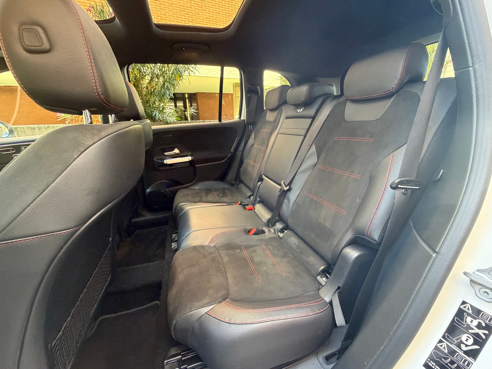 MERCEDES-BENZ GLB 200 AMG Line 7G-Tronic-image-14