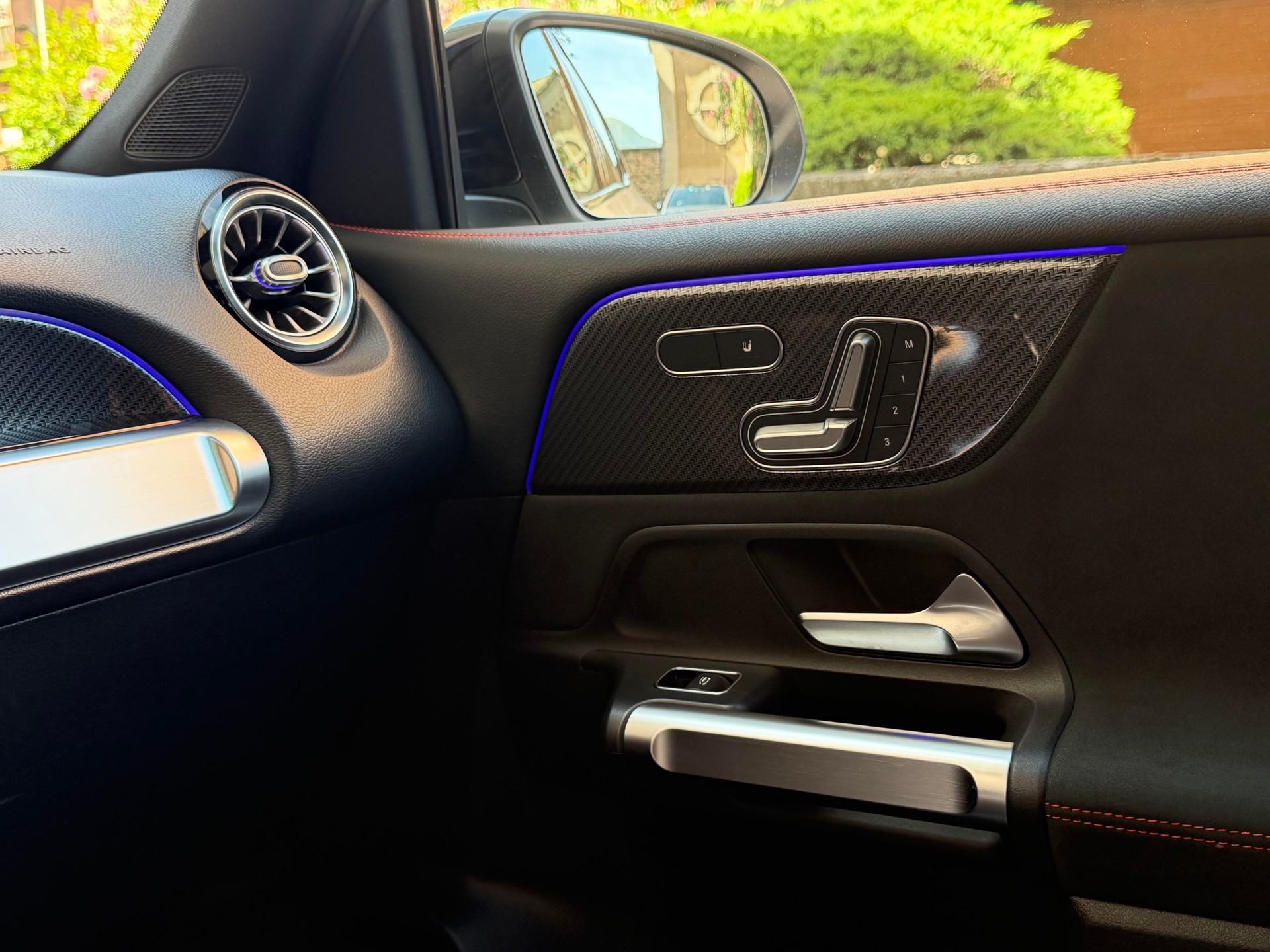 MERCEDES-BENZ GLB 200 AMG Line 7G-Tronic-image-13
