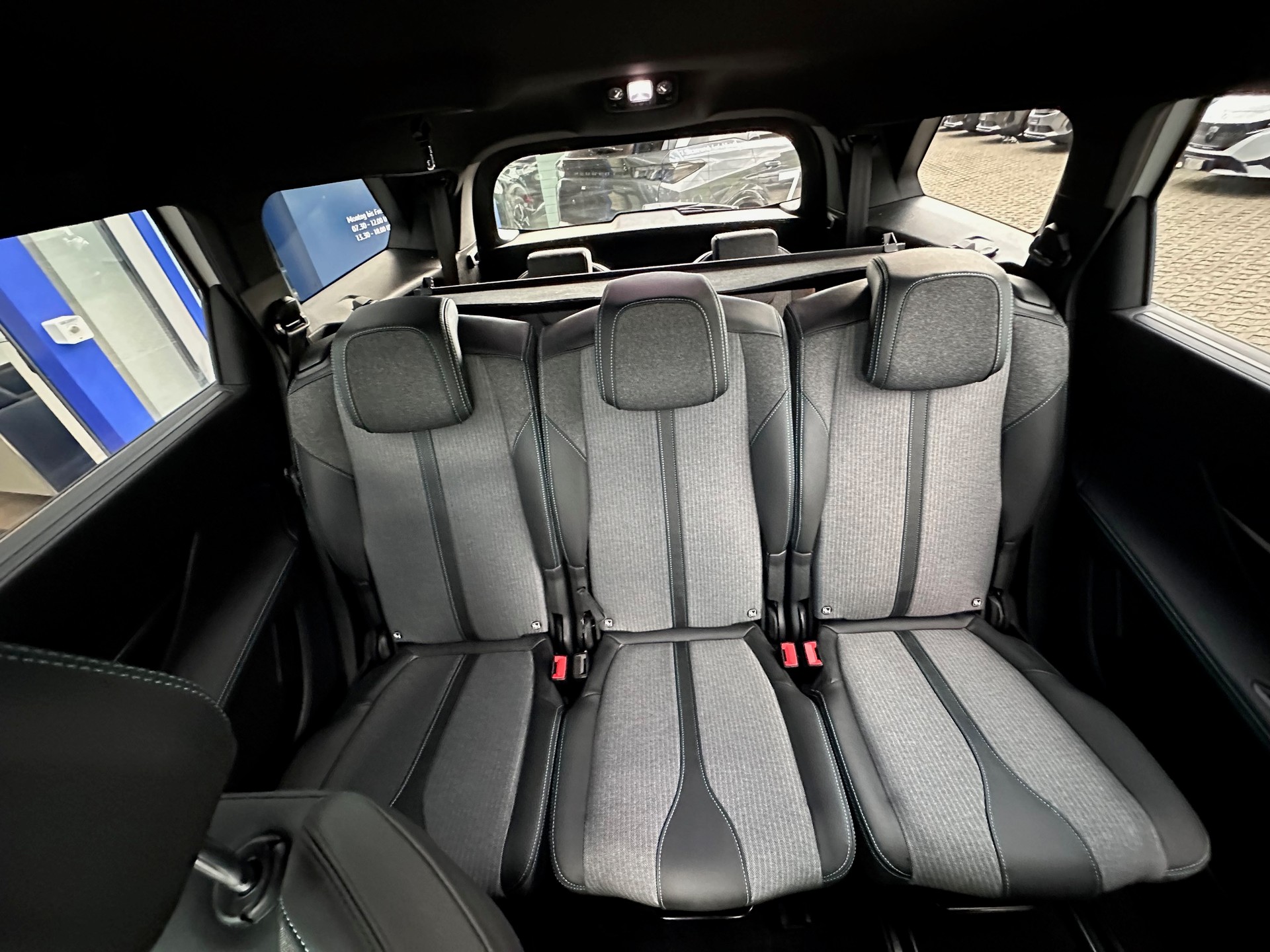 PEUGEOT 5008 1.2 PureTech 7-Plätzer *5 Jahre Werksgarantie* Allure Pack-image-13