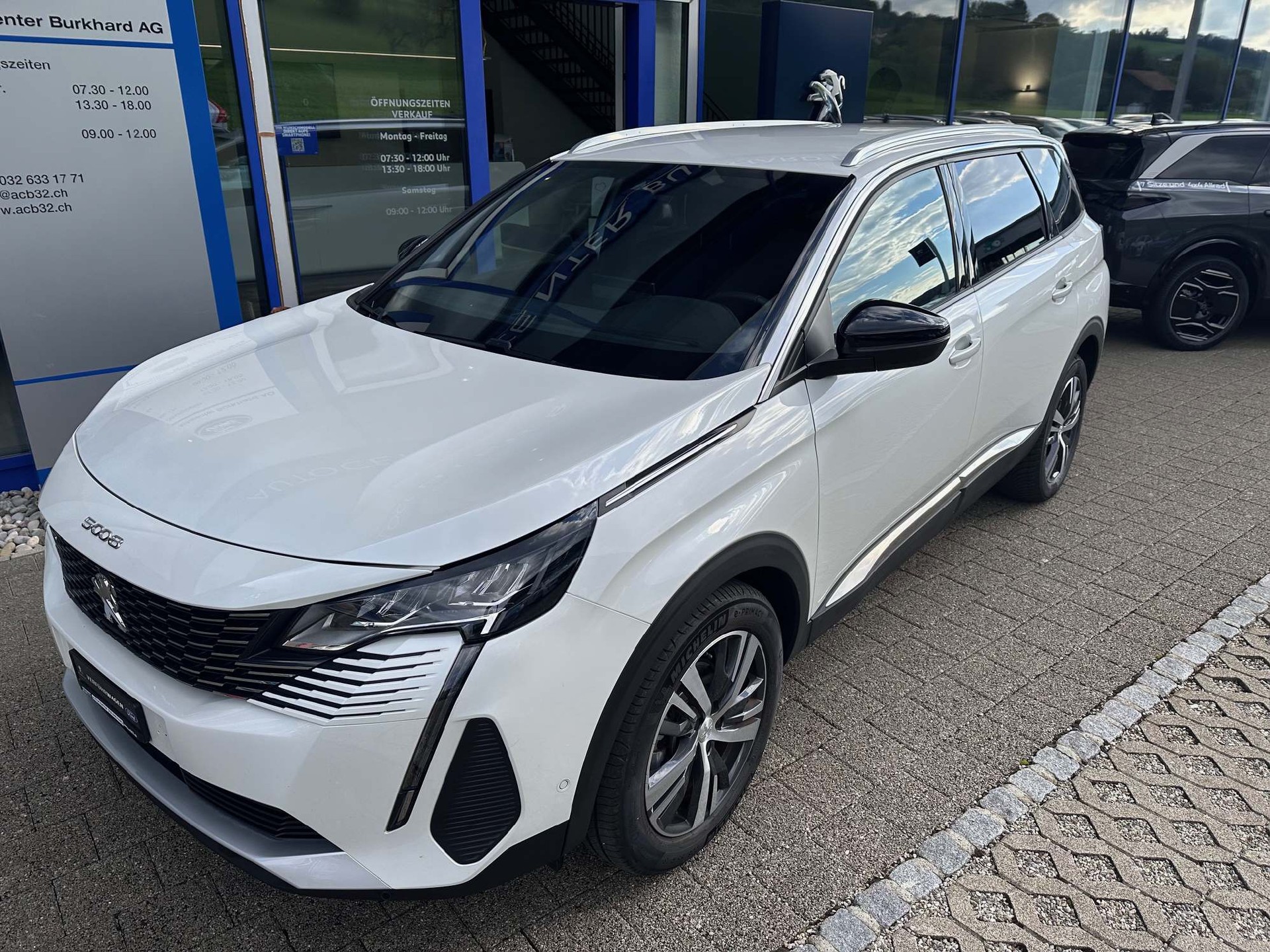PEUGEOT 5008 1.2 PureTech 7-Plätzer *5 Jahre Werksgarantie* Allure Pack-image-1