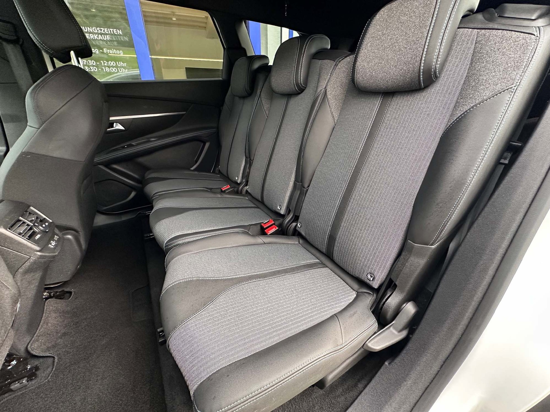 PEUGEOT 5008 1.2 PureTech 7-Plätzer *5 Jahre Werksgarantie* Allure Pack-image-6