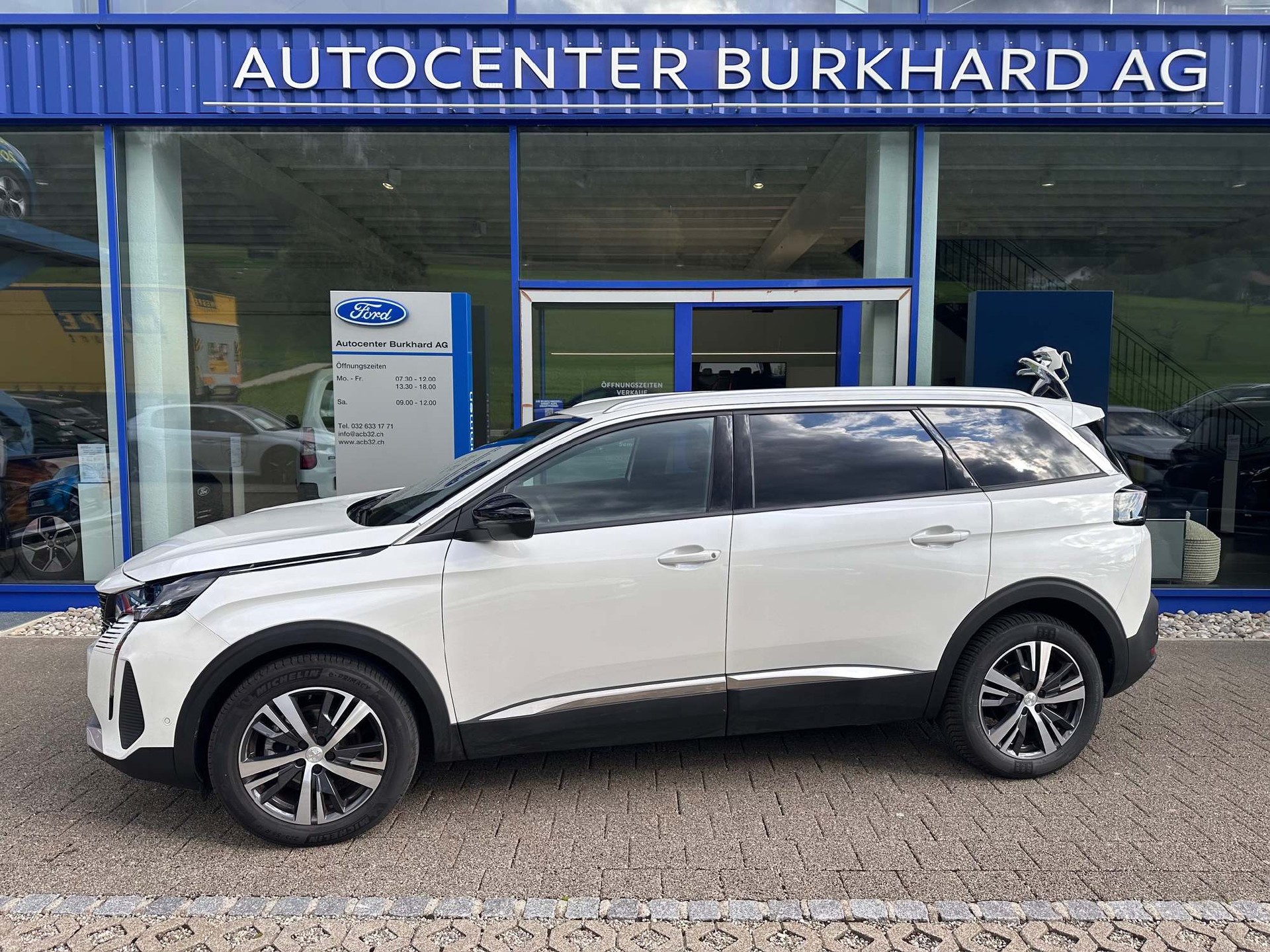 PEUGEOT 5008 1.2 PureTech 7-Plätzer *5 Jahre Werksgarantie* Allure Pack-image-0