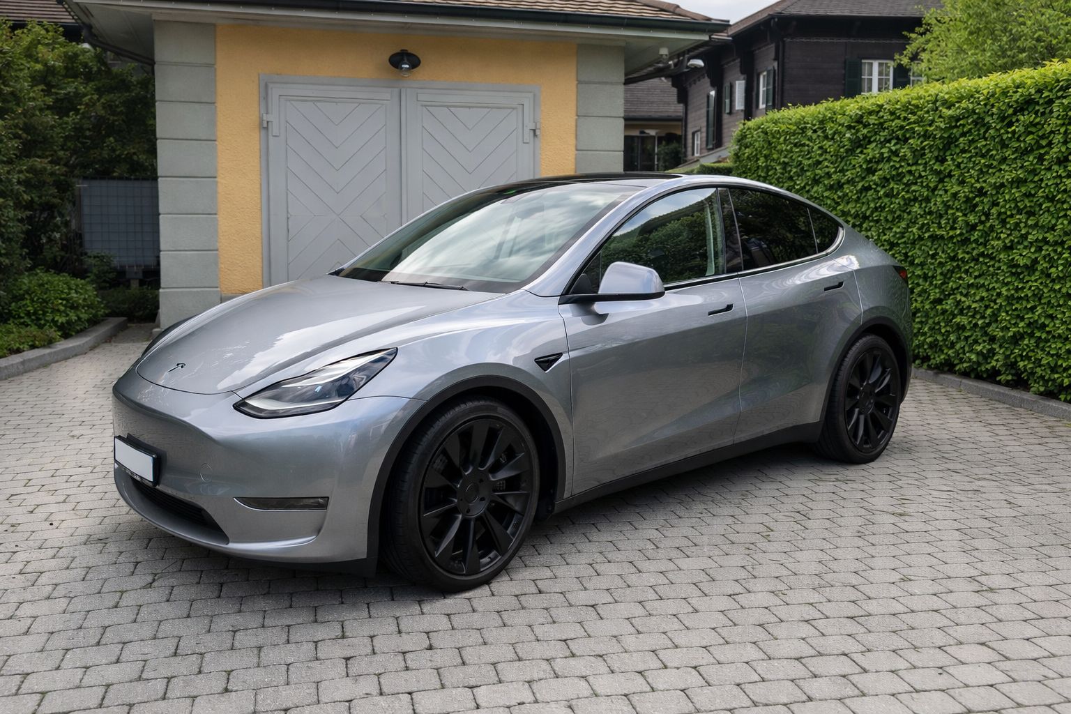 TESLA Maximale Reichweite Allradantrieb-image-0