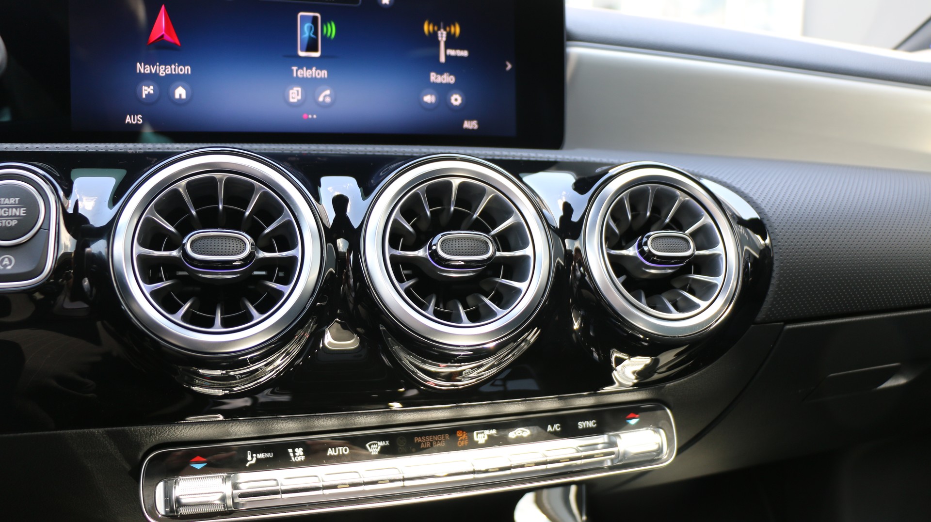 MERCEDES-BENZ A 250 4MATIC Kompaktlimousine-image-13