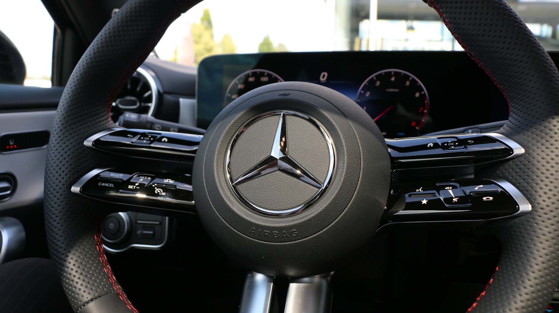 MERCEDES-BENZ A 250 4MATIC Kompaktlimousine-image-11