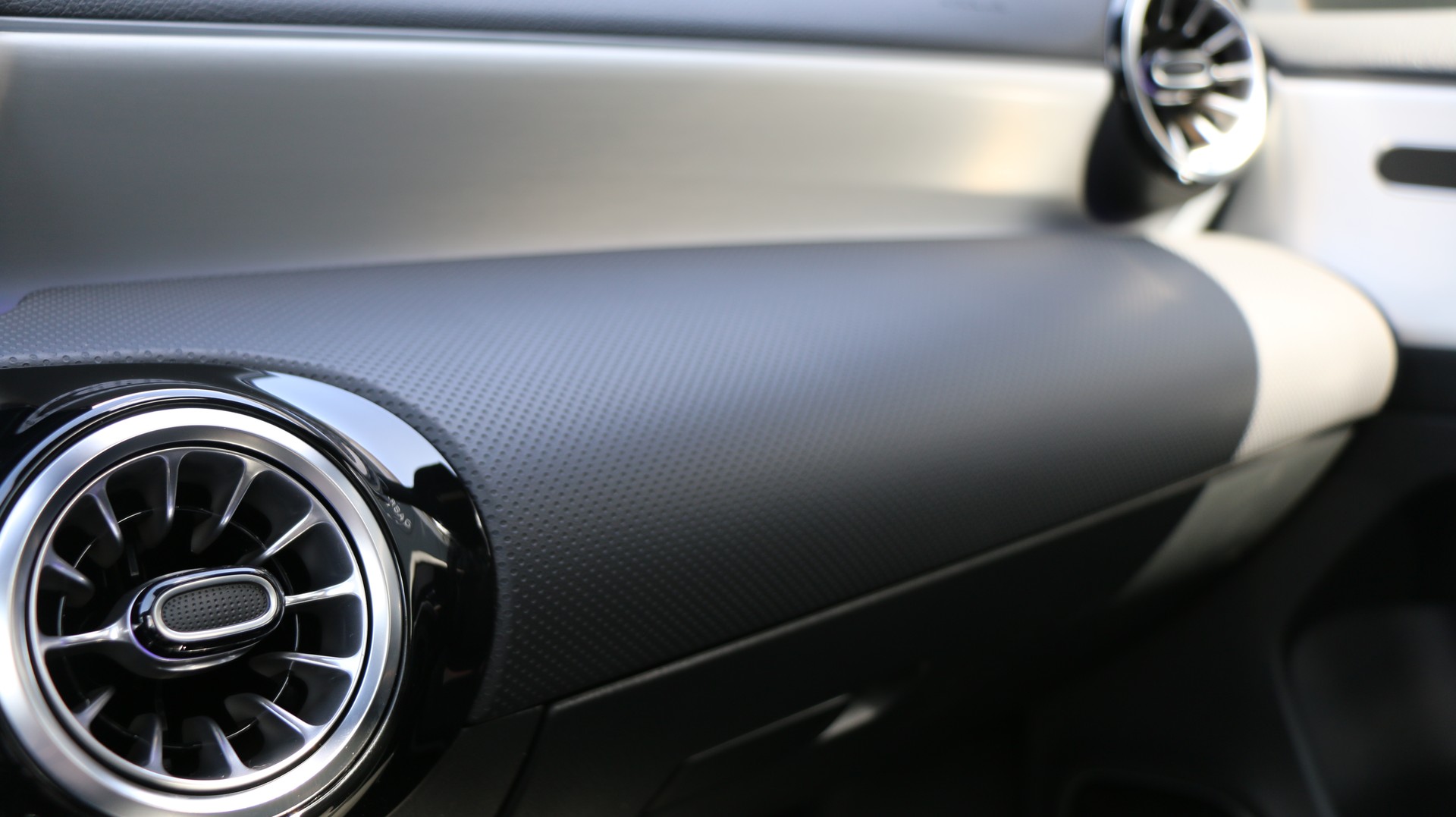 MERCEDES-BENZ A 250 4MATIC Kompaktlimousine-image-14