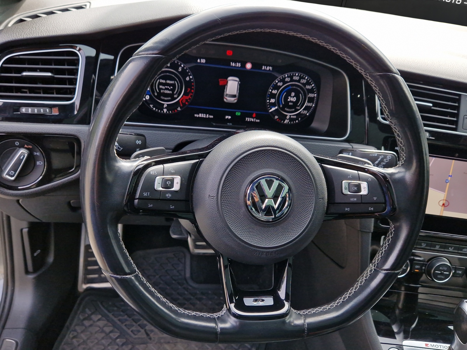 VW Golf Variant 2.0 TSI R 4Motion DSG-image-6