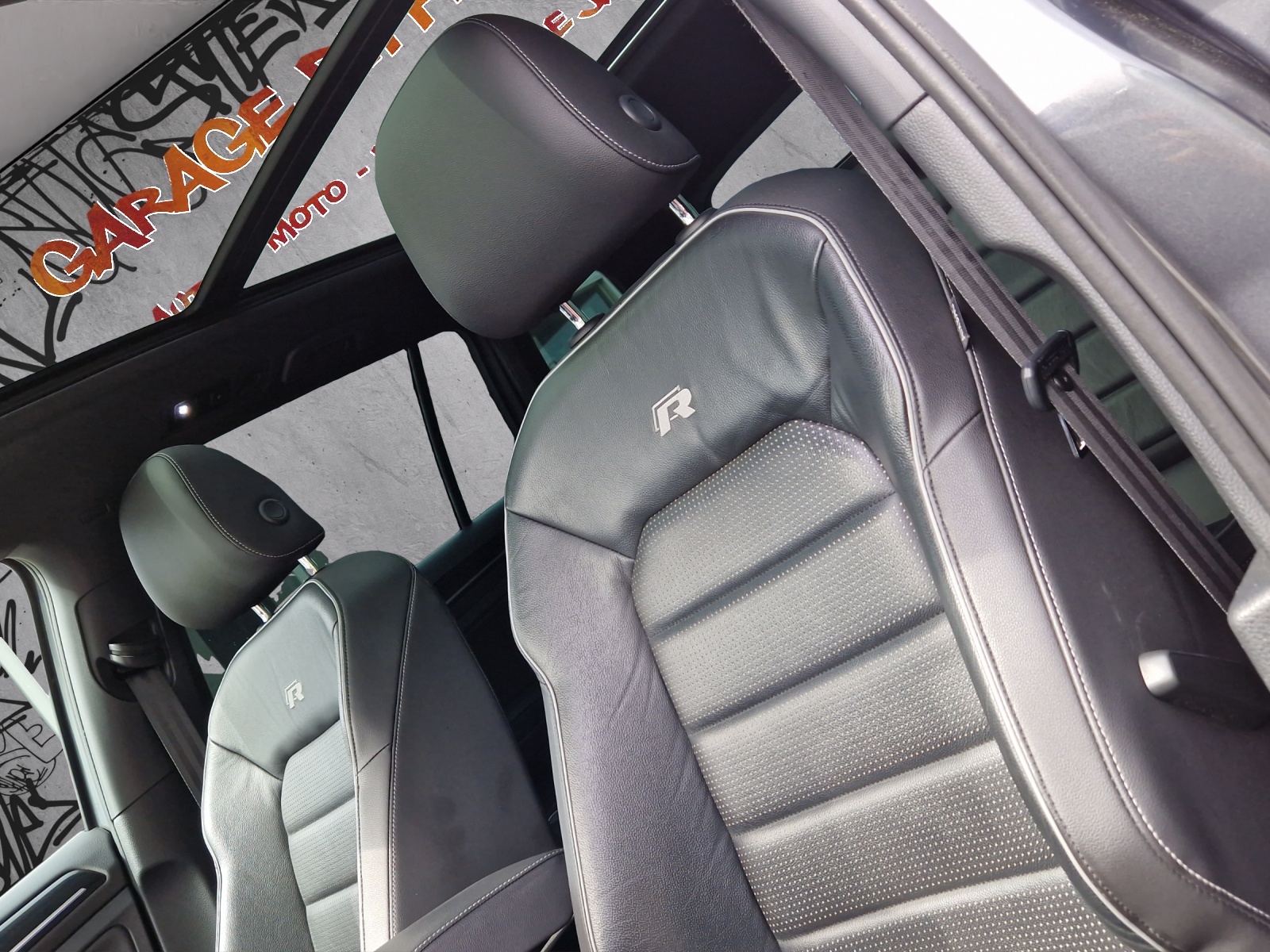 VW Golf Variant 2.0 TSI R 4Motion DSG-image-15