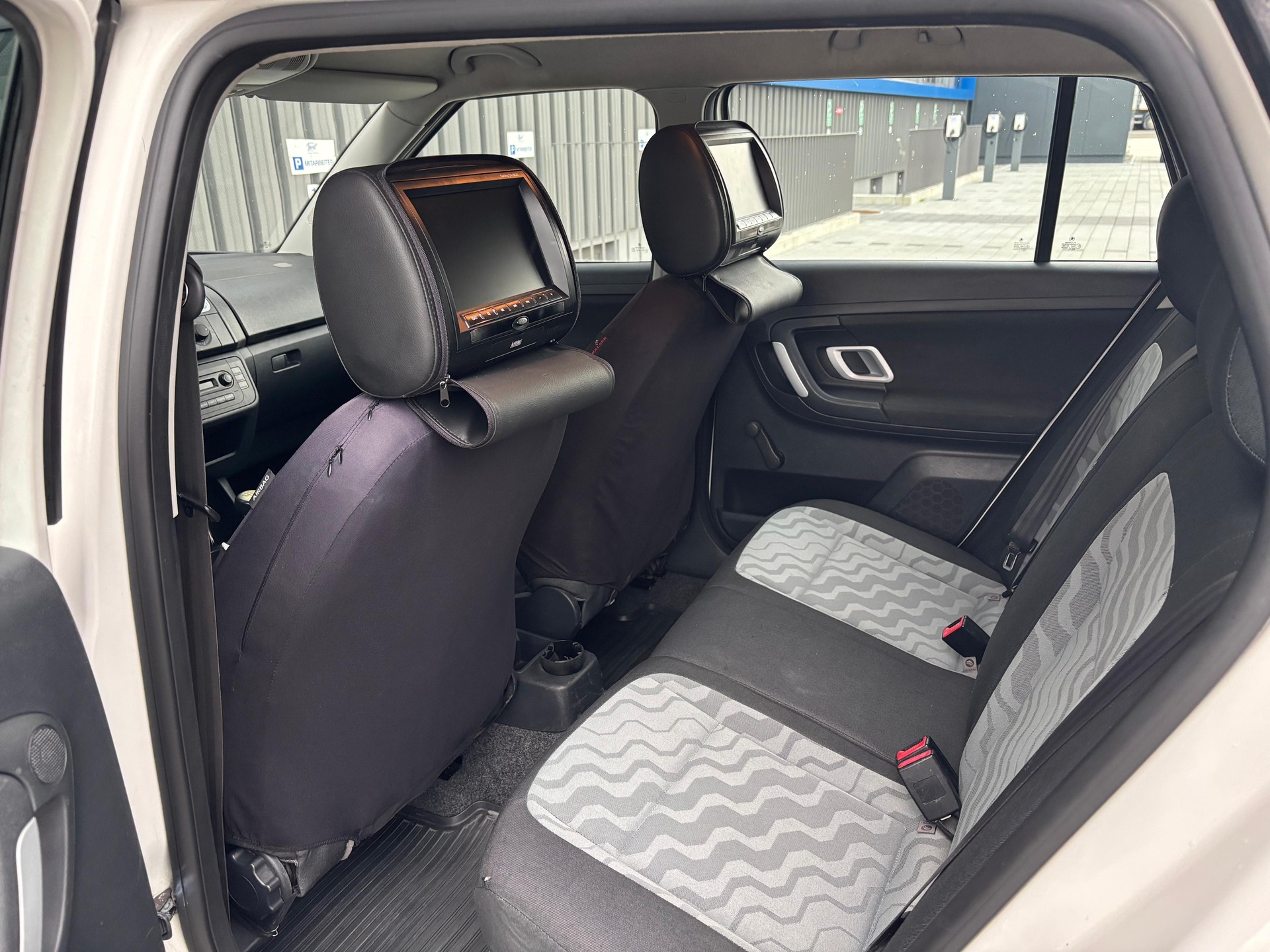 SKODA Fabia 1.4 Ambiente-image-13