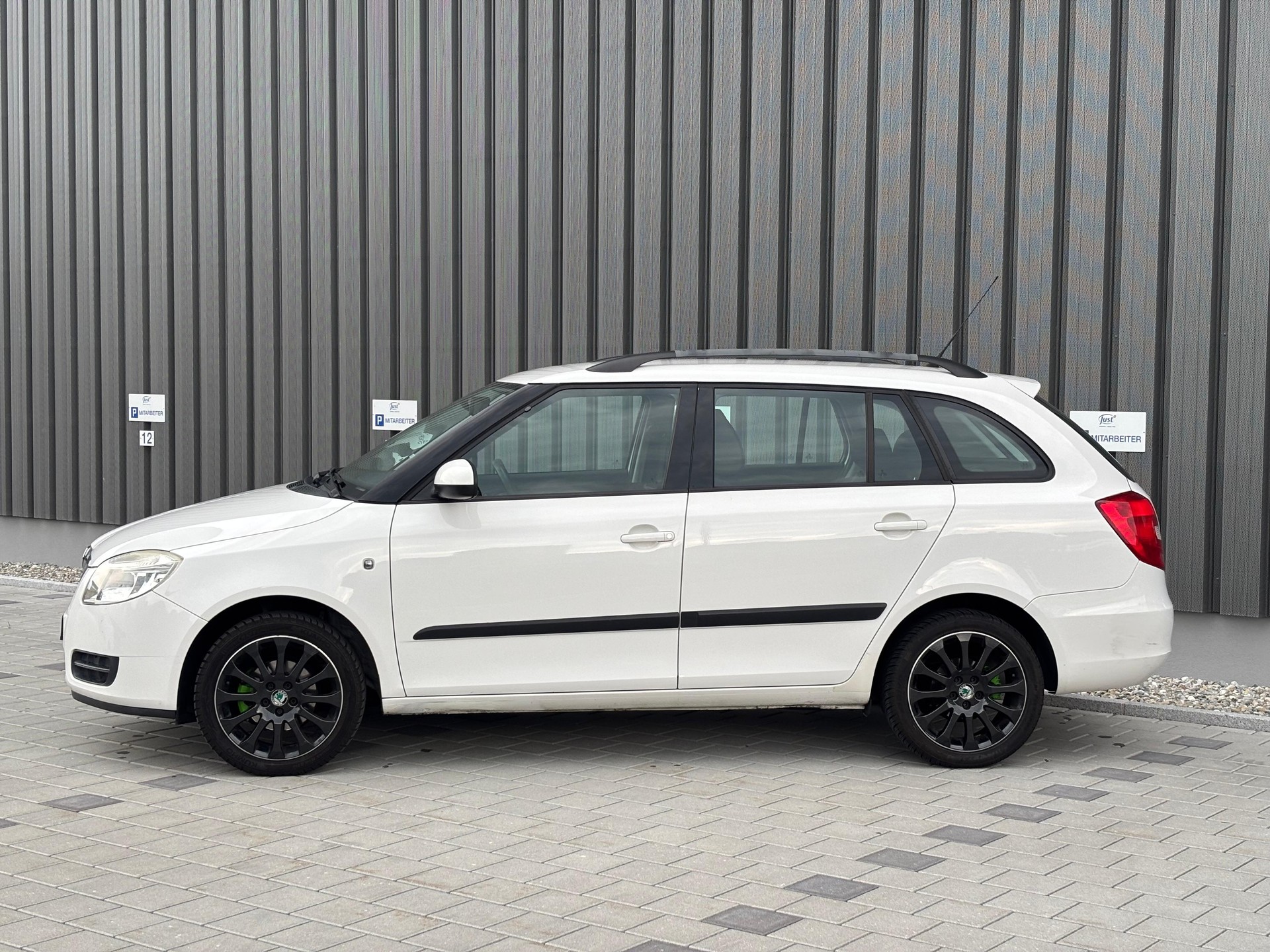 SKODA Fabia 1.4 Ambiente-image-2