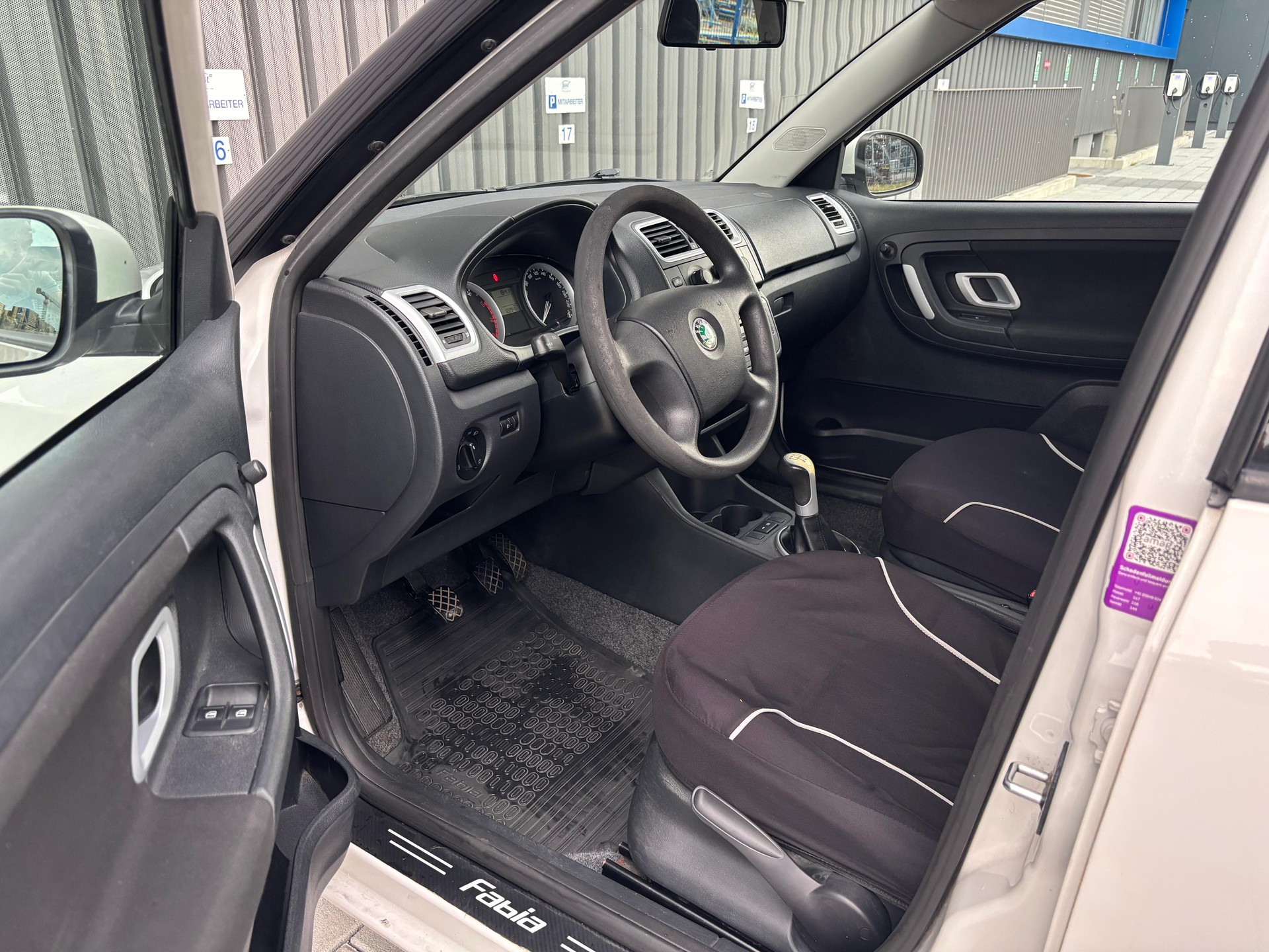 SKODA Fabia 1.4 Ambiente-image-12