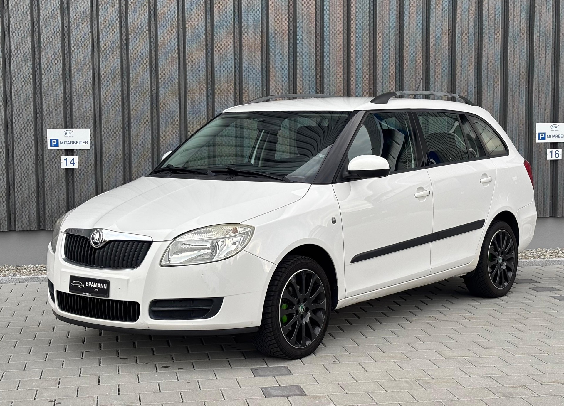 SKODA Fabia 1.4 Ambiente-image-0
