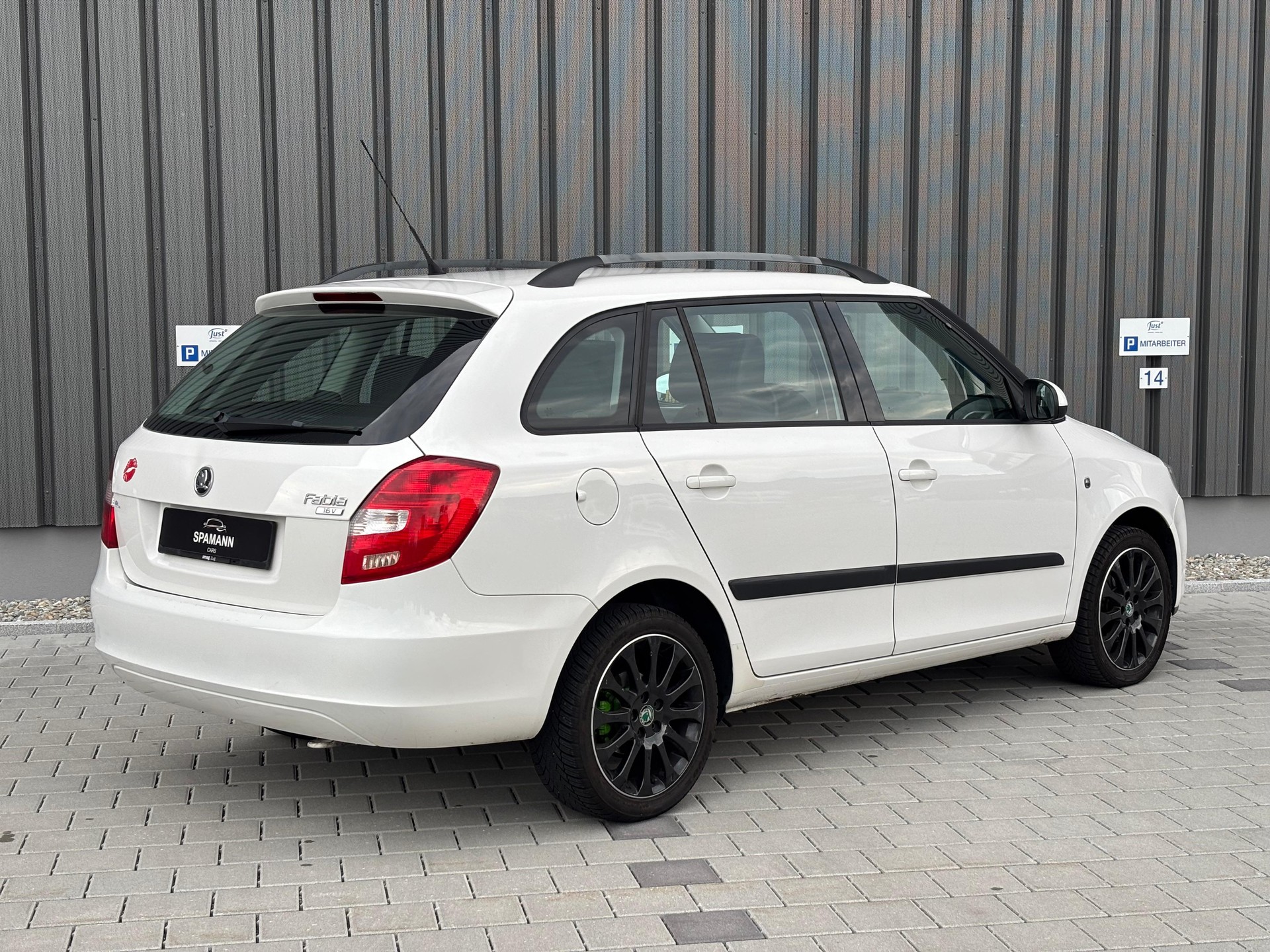 SKODA Fabia 1.4 Ambiente-image-6