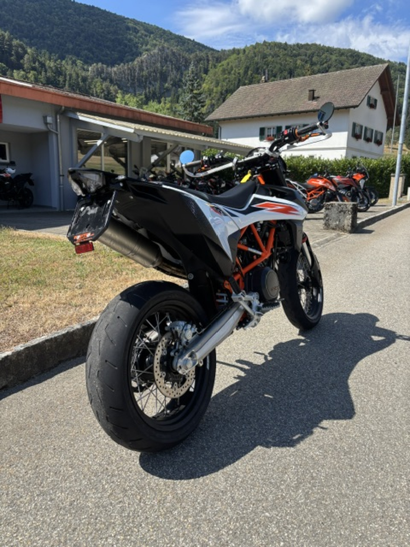 KTM 690 SMC R Supermoto-image-5