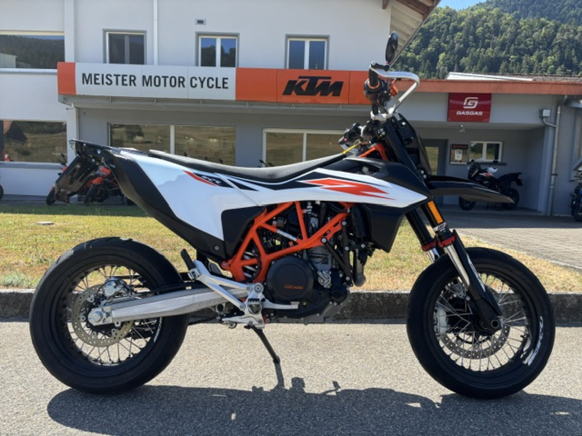 KTM 690 SMC R Supermoto
