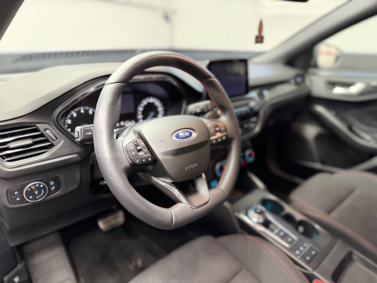 FORD Focus 1.5 SCTi ST Line Automatic | Head-Up Display | Rückfahrkamera | ACC Tempomat-image-12