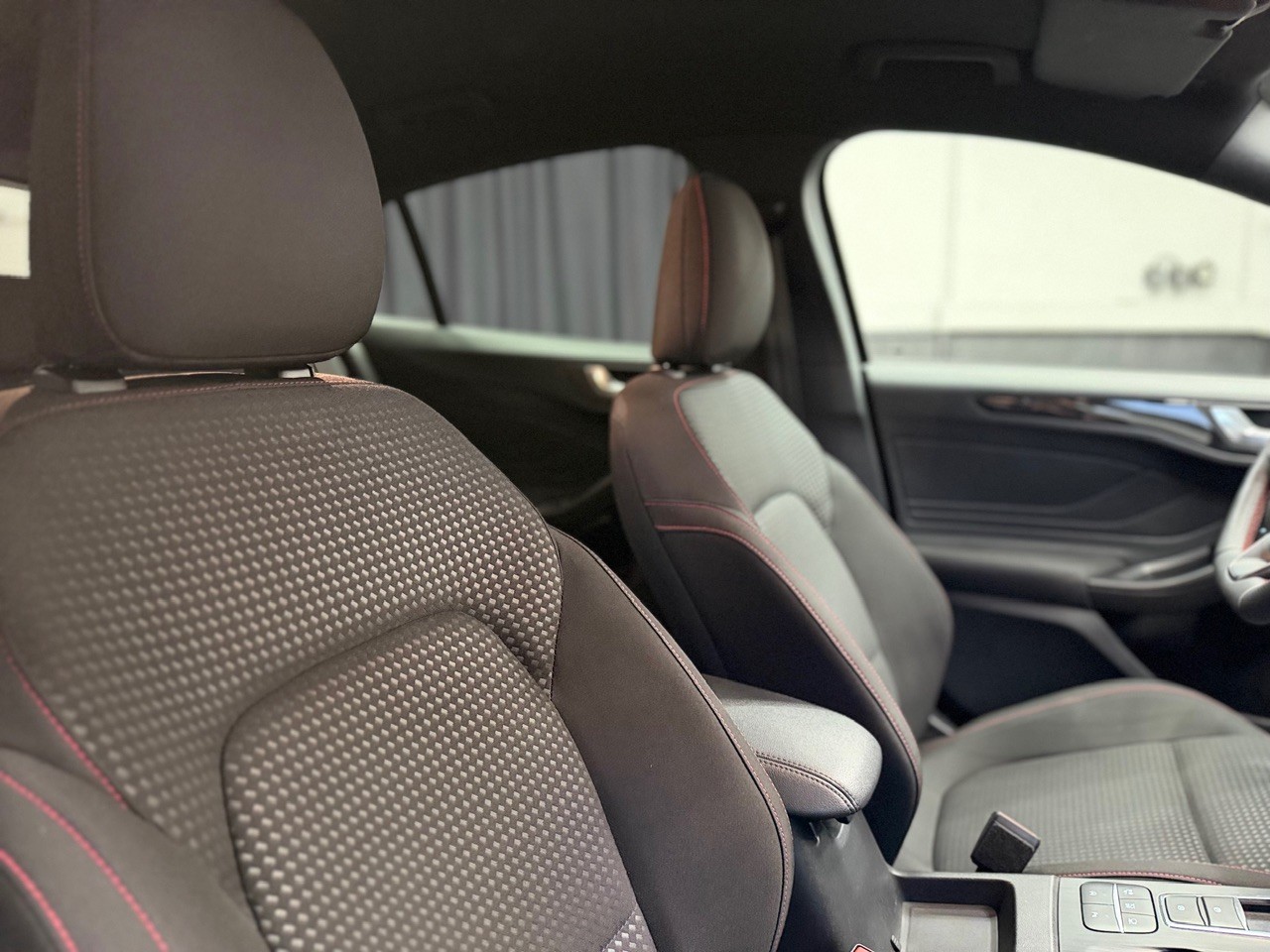 FORD Focus 1.5 SCTi ST Line Automatic | Head-Up Display | Rückfahrkamera | ACC Tempomat-image-18