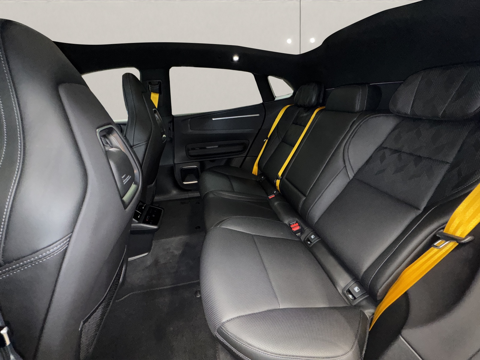 POLESTAR 4 Long Range Dual Motor Performance Prime-image-11