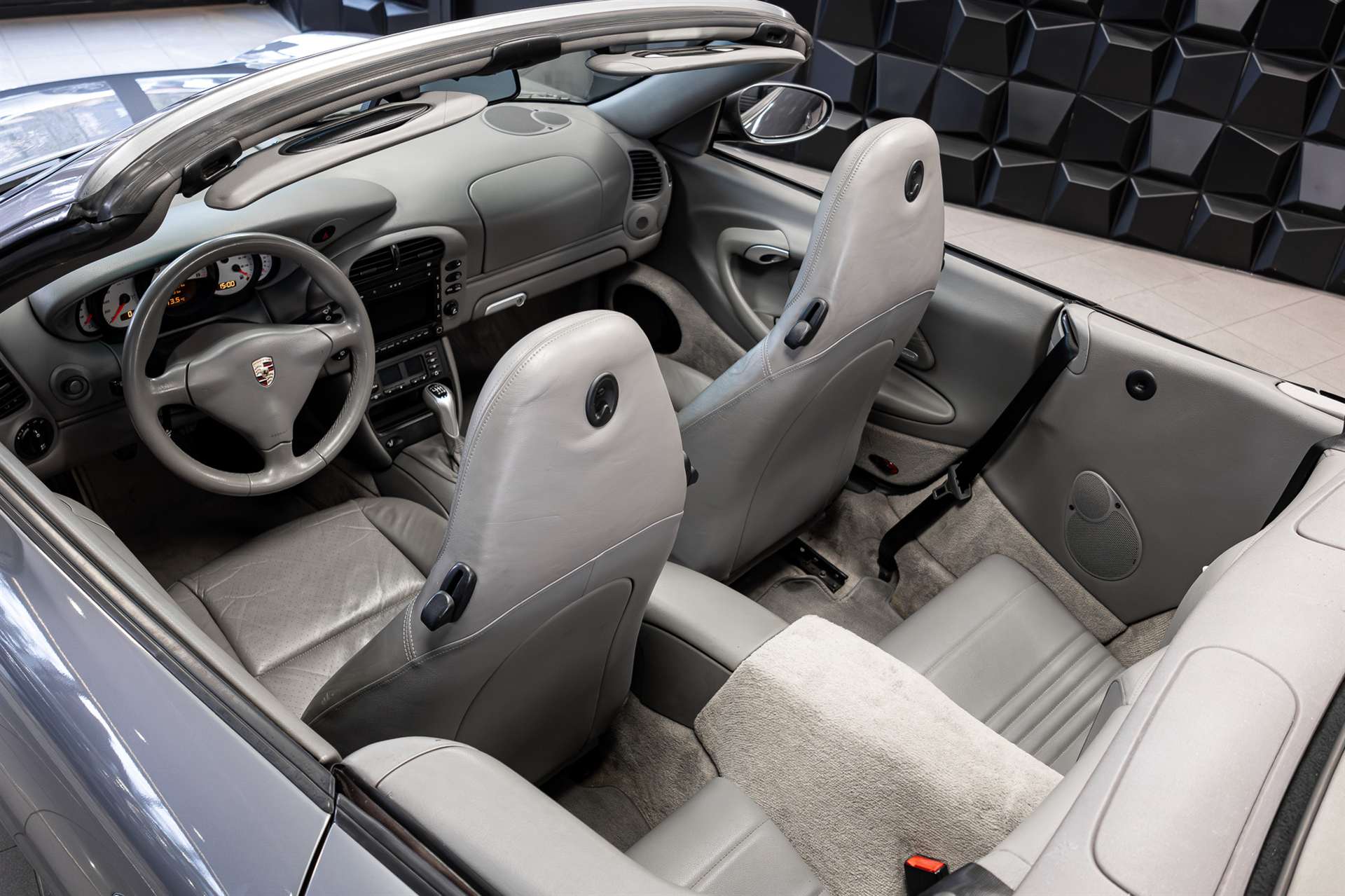 PORSCHE 911 Carrera 4 Cabrio / Hardtop!-image-18