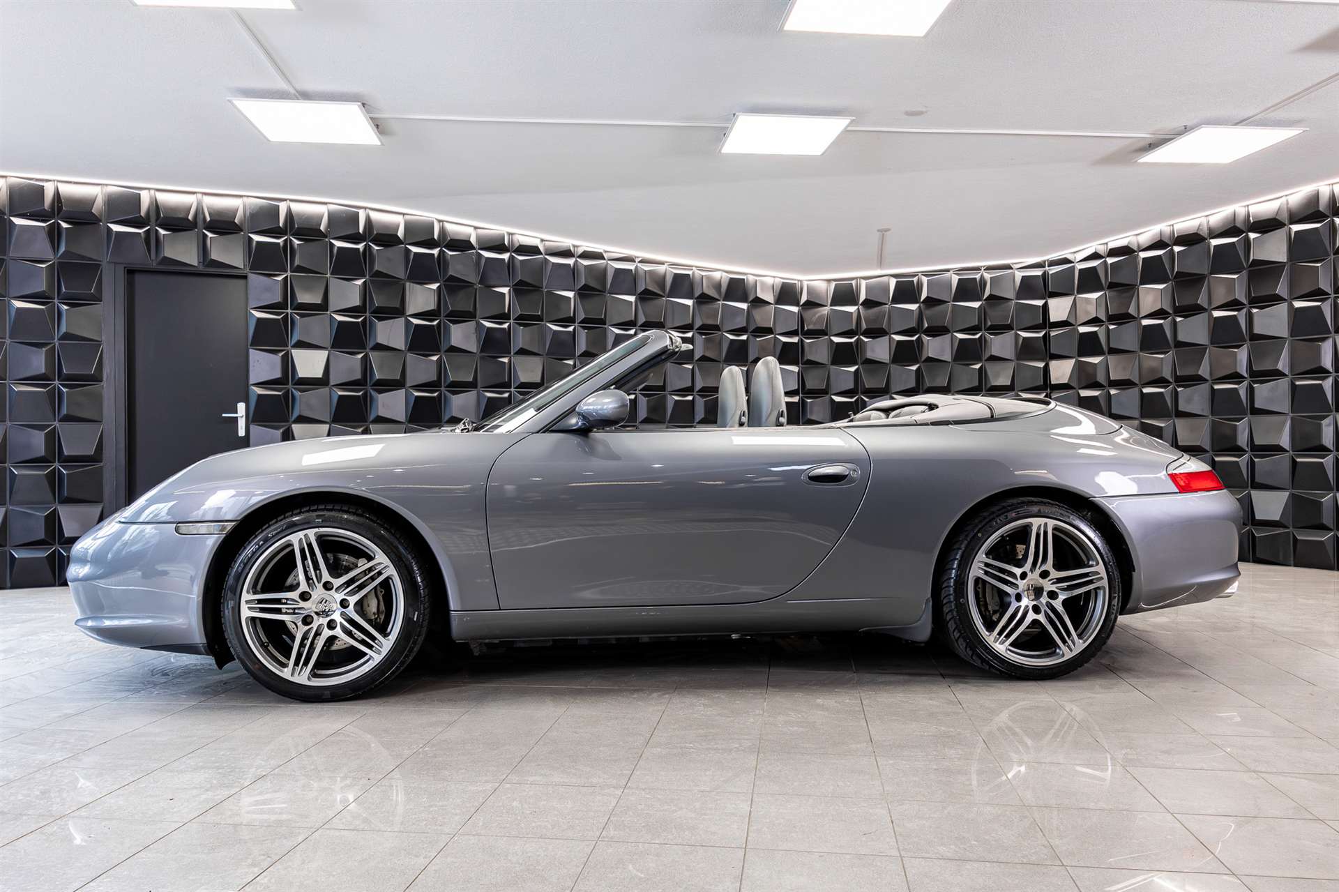 PORSCHE 911 Carrera 4 Cabrio / Hardtop!-image-1