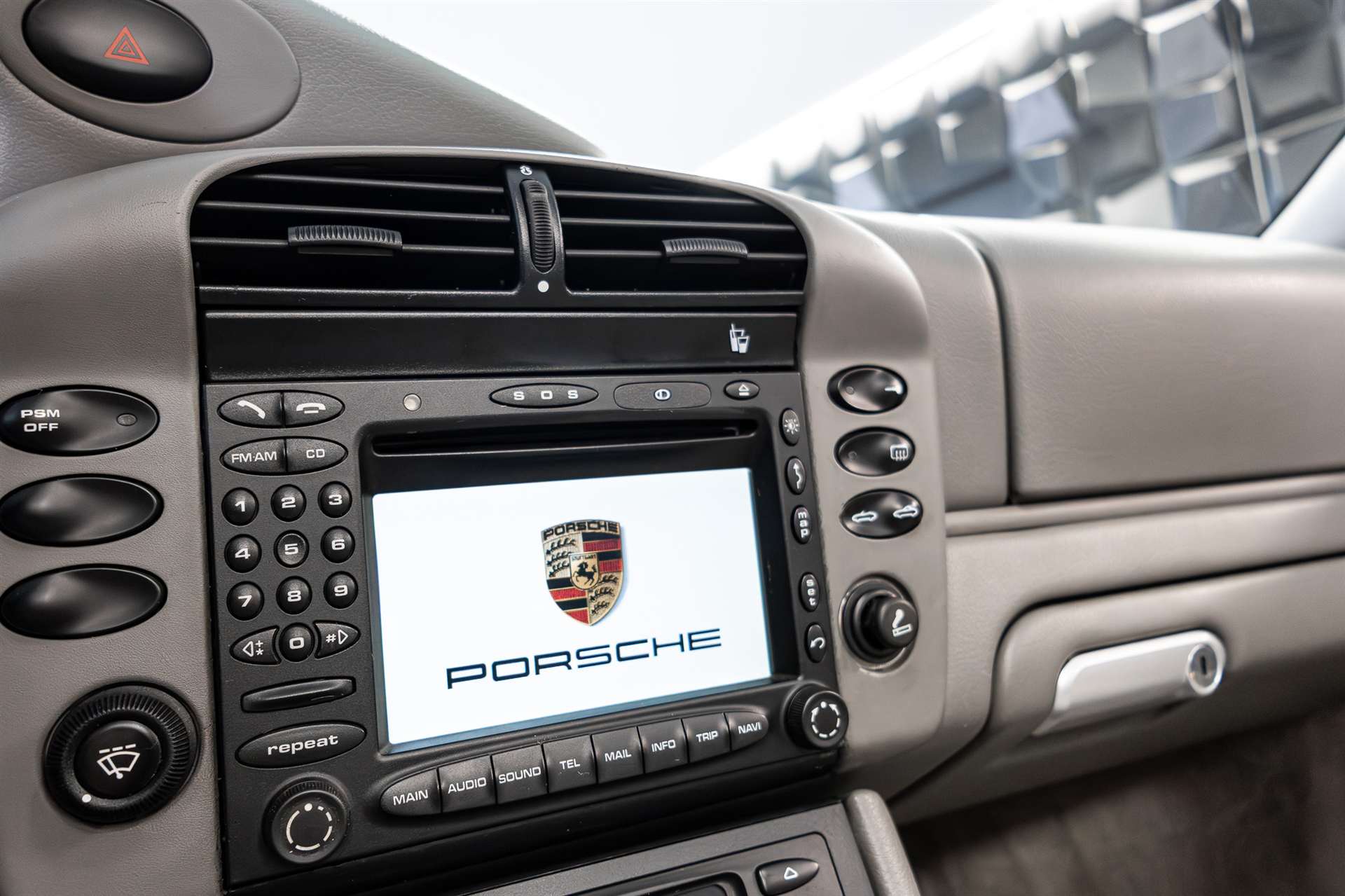 PORSCHE 911 Carrera 4 Cabrio / Hardtop!-image-14