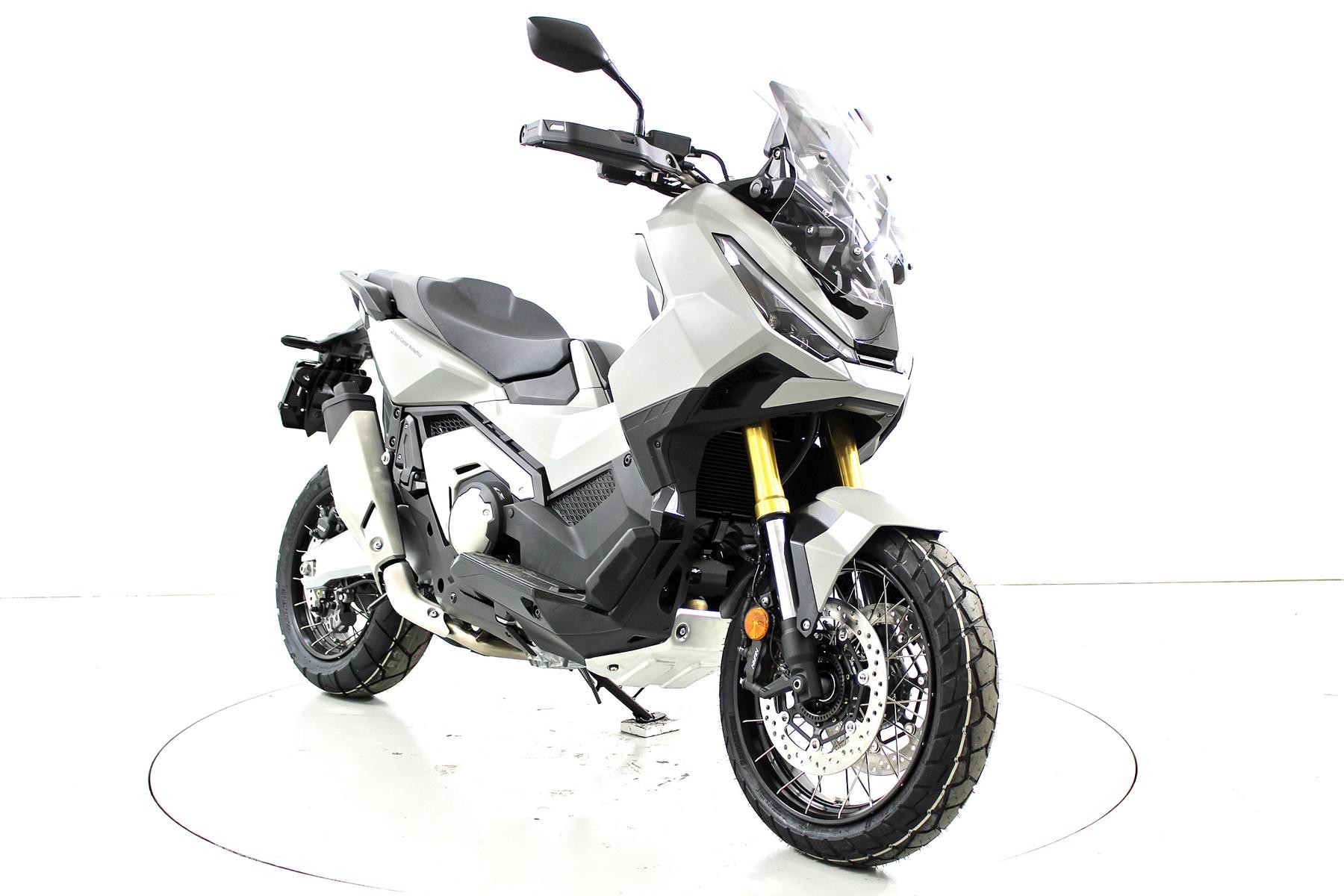 HONDA X-ADV 750 ABS-showroom-element-1