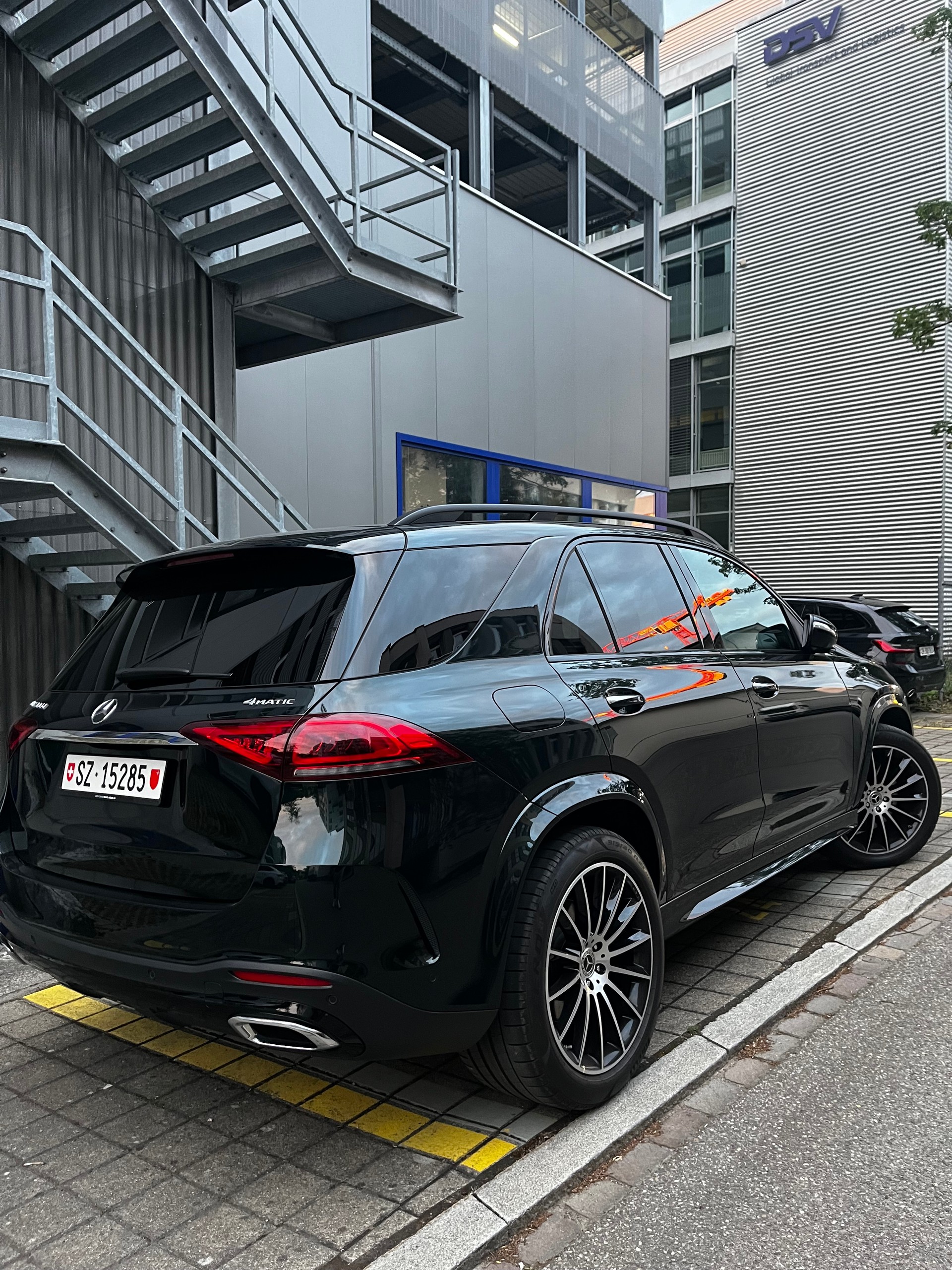 MERCEDES-BENZ GLE 300 d AMG Line 4matic-image-2